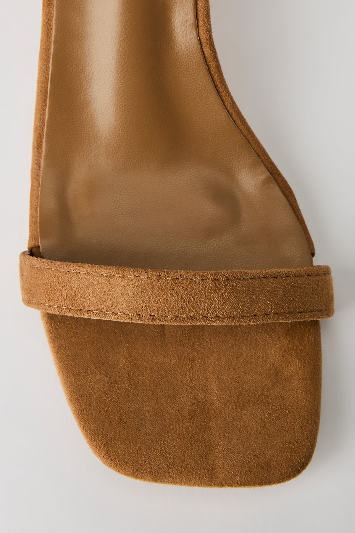 Vue alternative 3. Escarpins à talons bobine avec brides