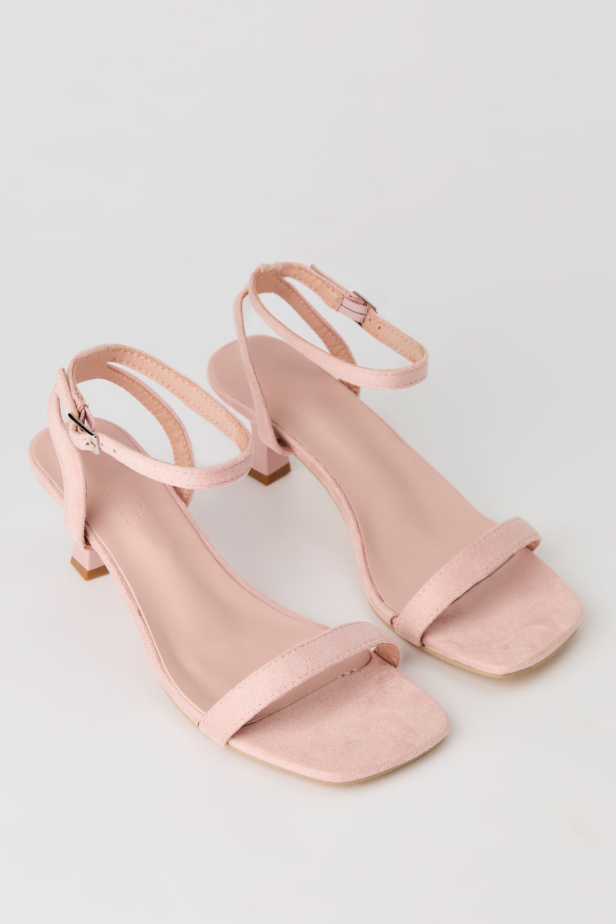 Vue alternative 2. Escarpins à talons bobine avec brides