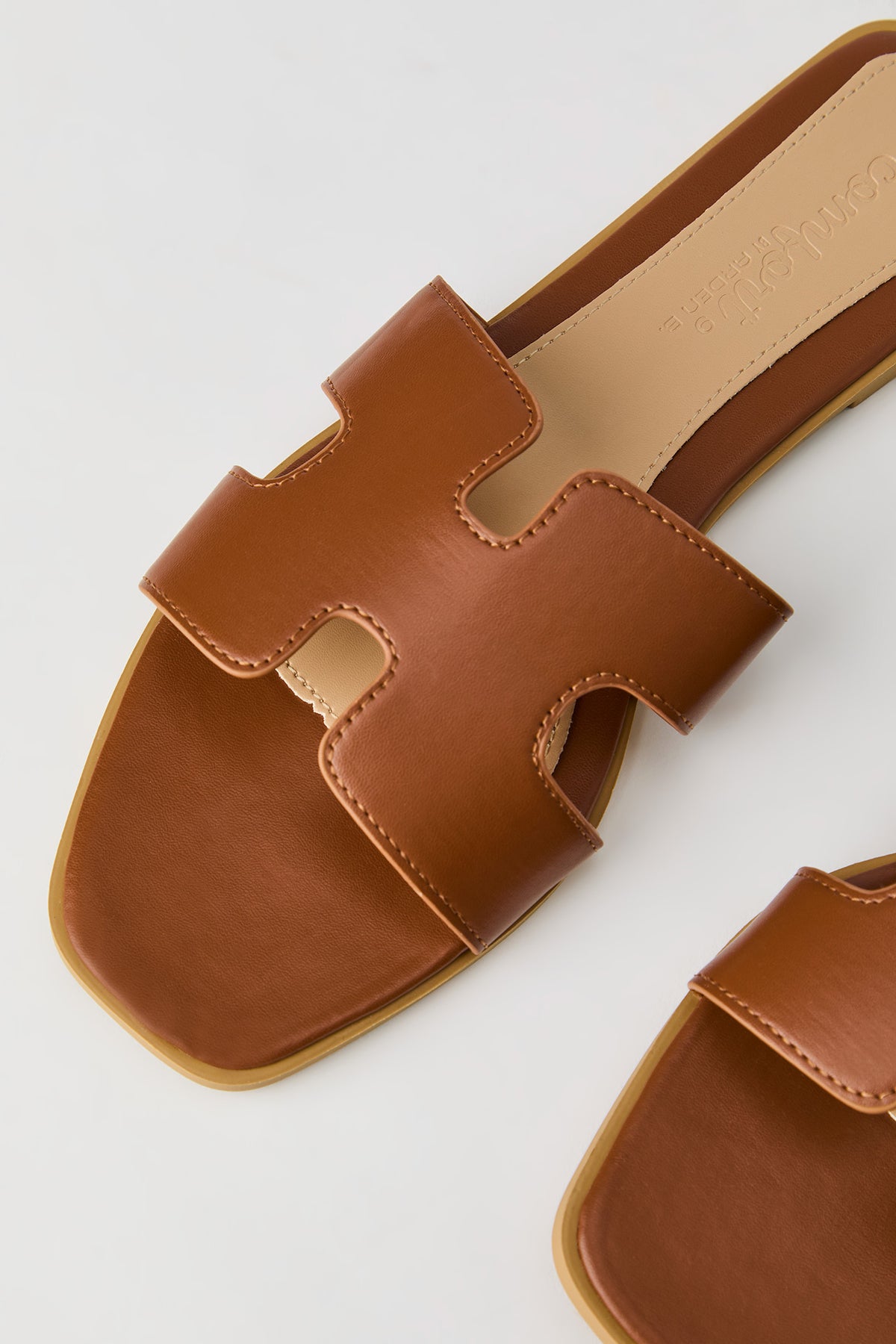 Sandales avec lanière en H