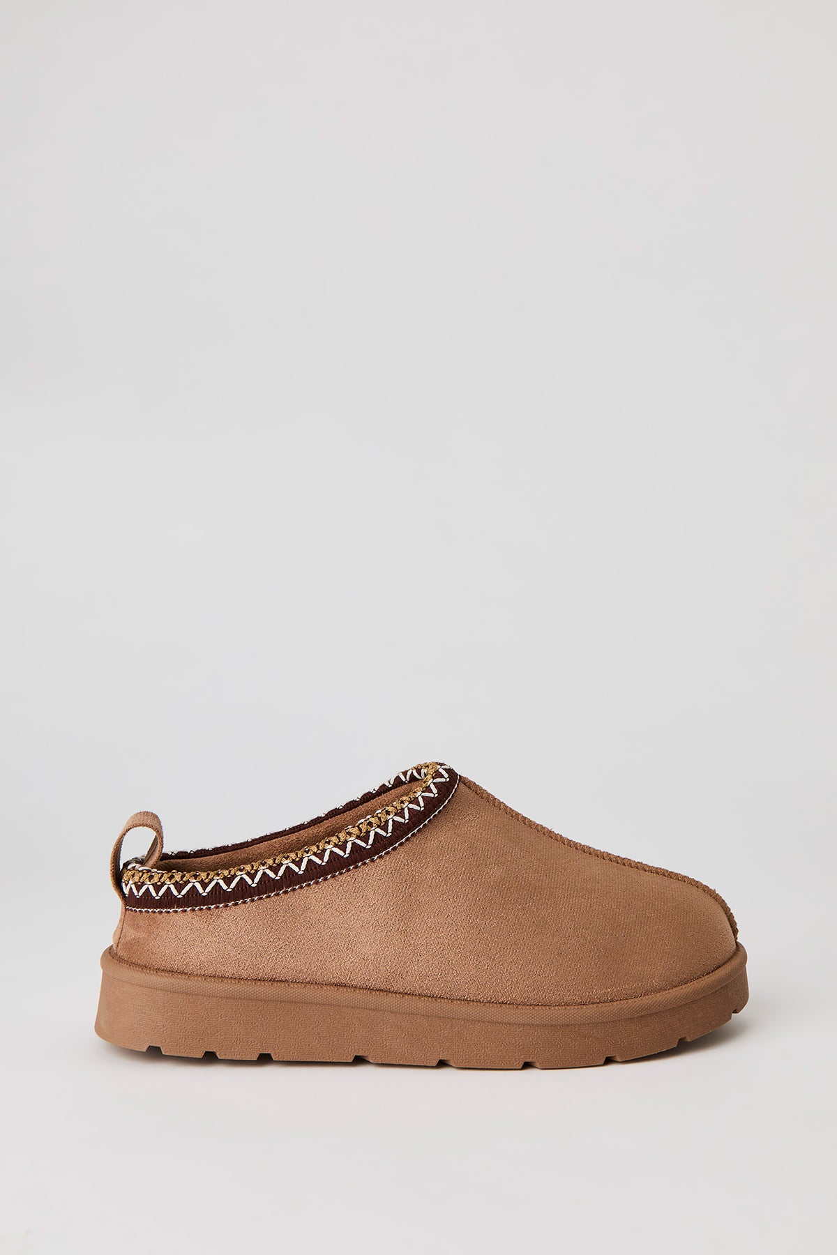 Pantoufles-bottillons brodés en similisuède