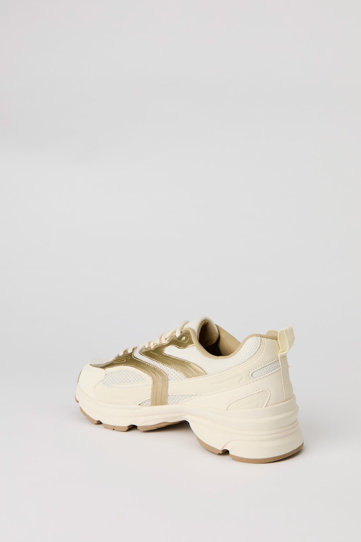 Vue alternative 3. Espadrilles à semelles épaisses en filet et matériel métallisé