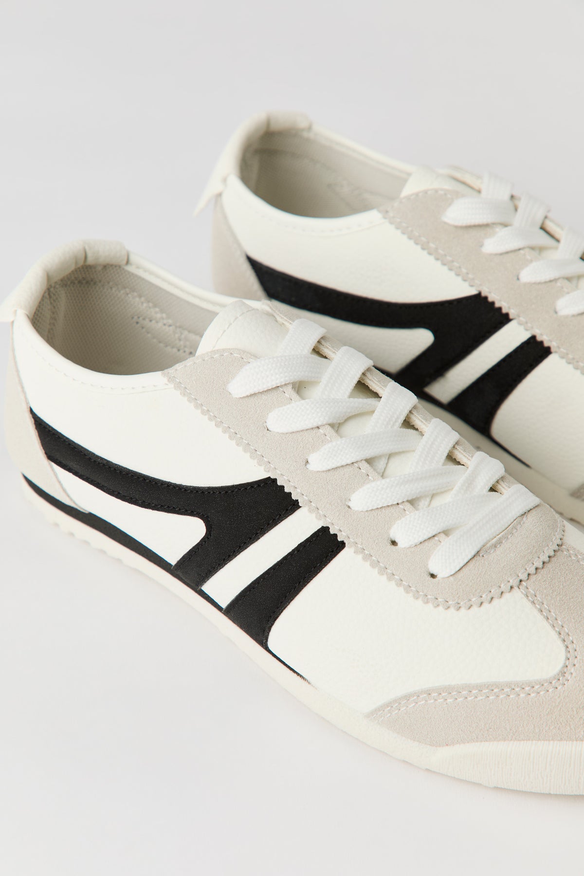 Alt View 5. Retro Sneaker - White