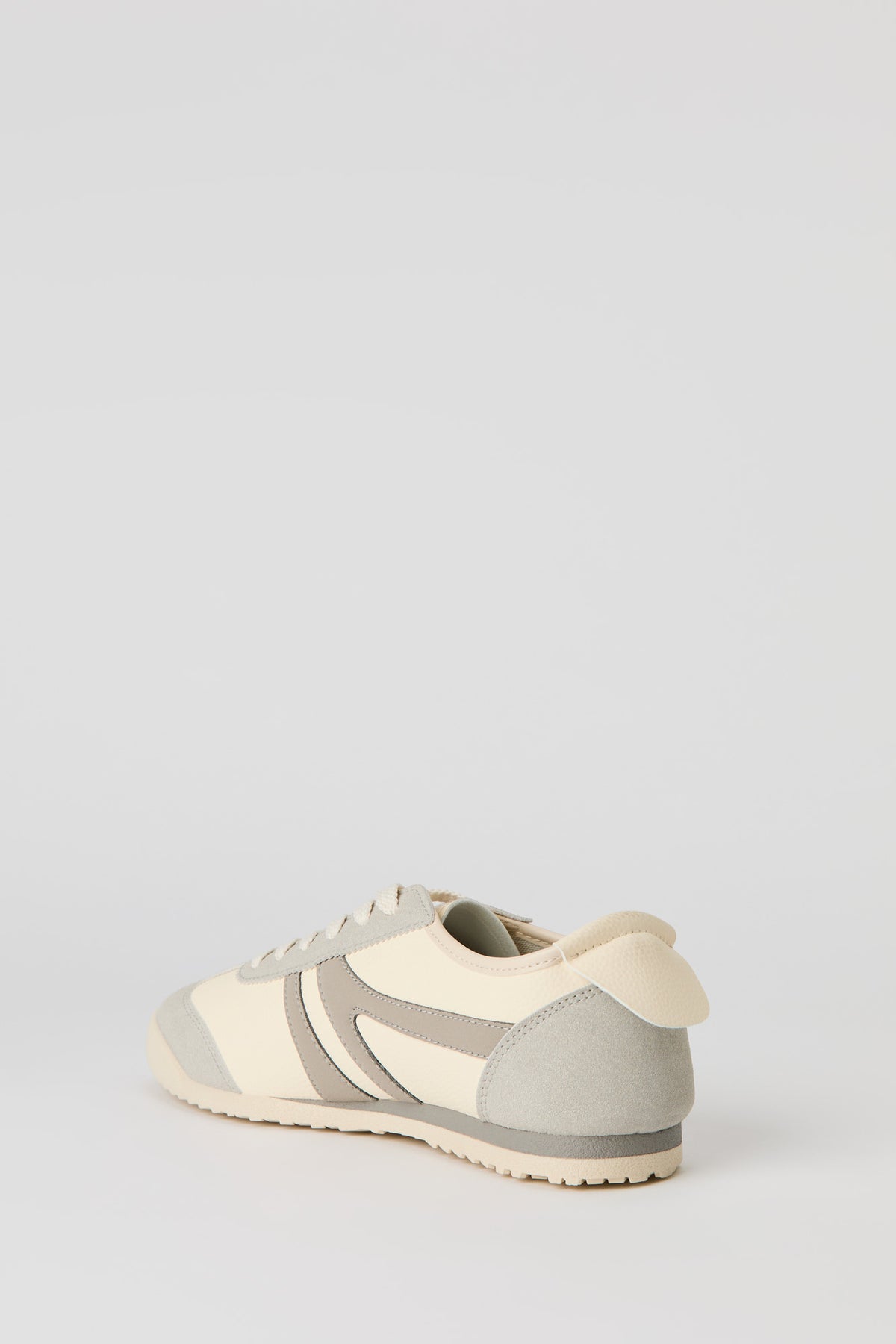 Alt View 3. Retro Sneaker - Ivory