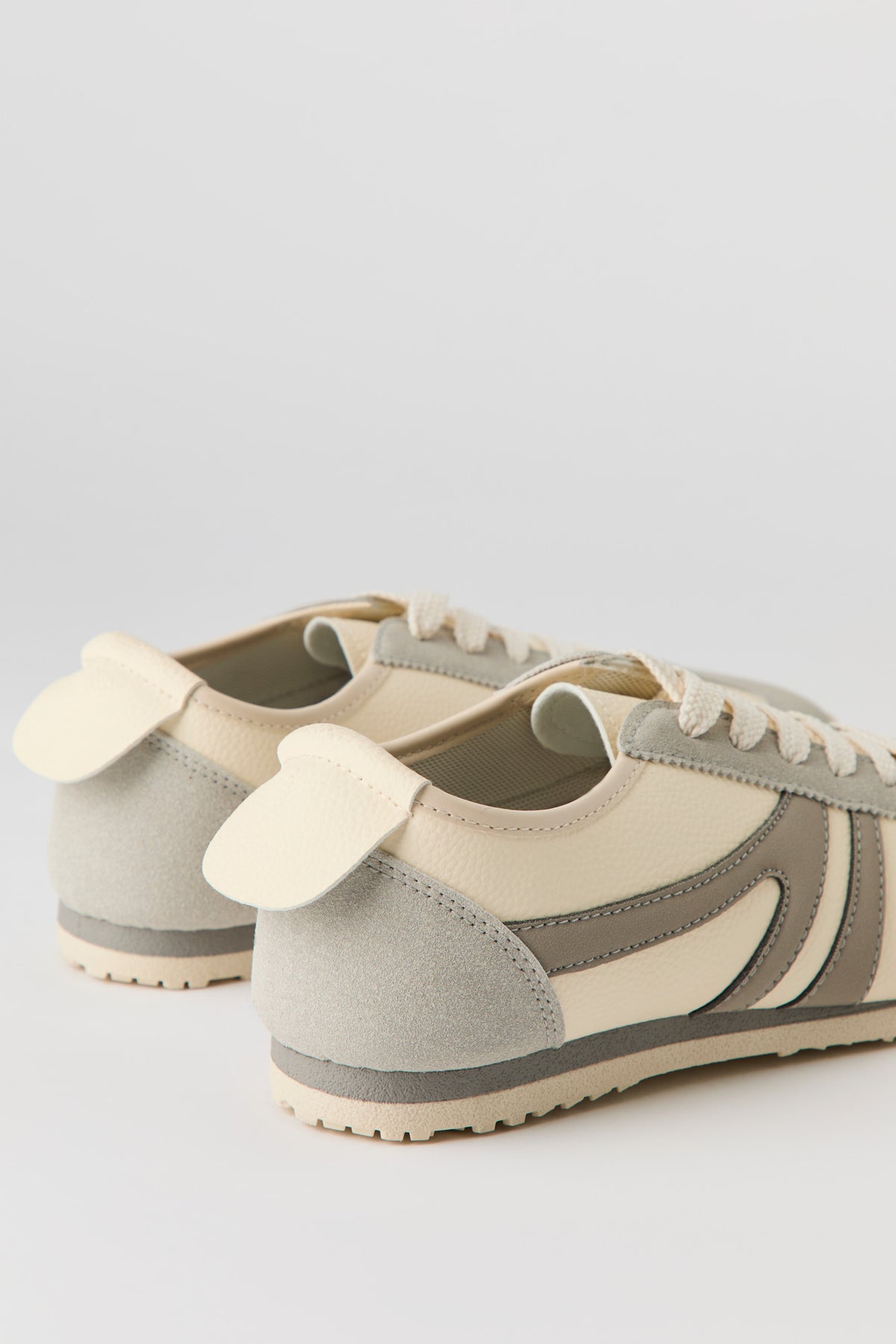 Alt View 5. Retro Sneaker - Ivory