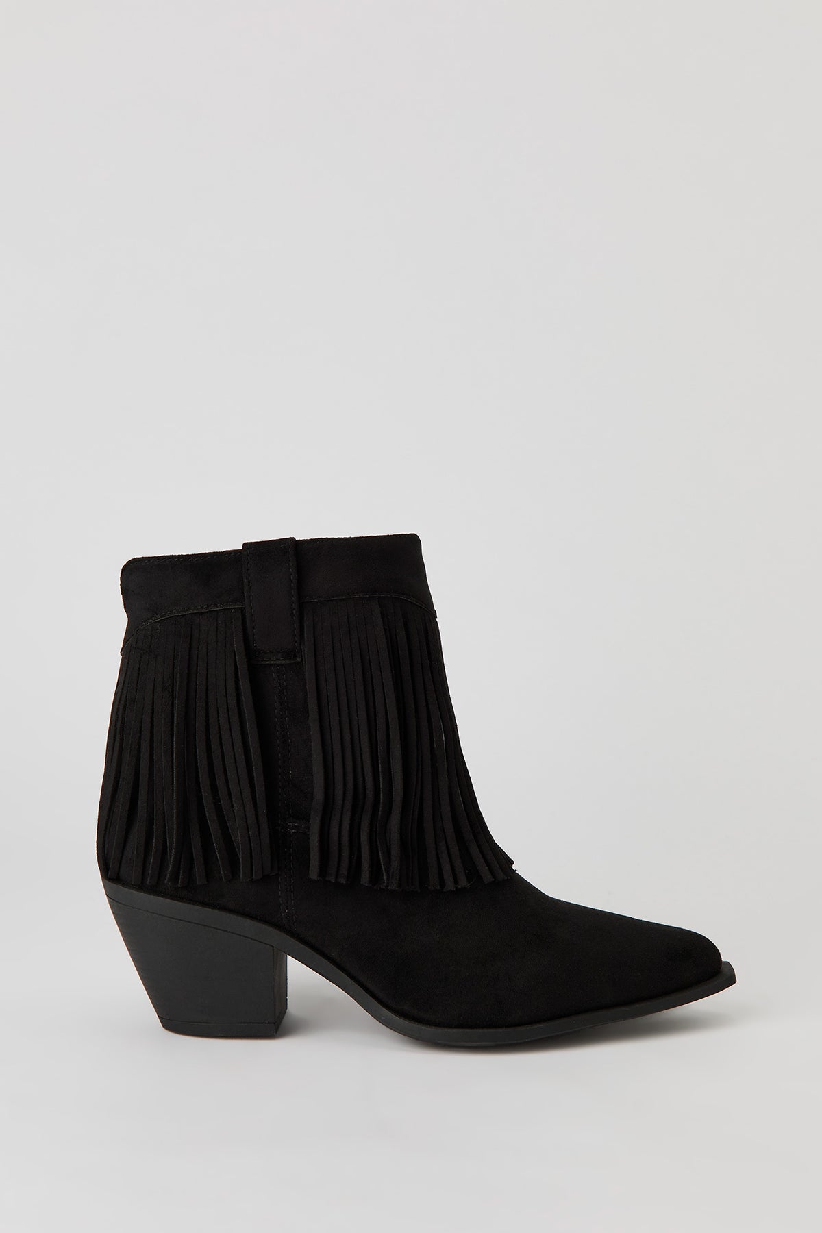 Bottes de cow-boy aux chevilles avec franges