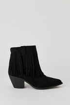 Bottes de cow-boy aux chevilles avec franges