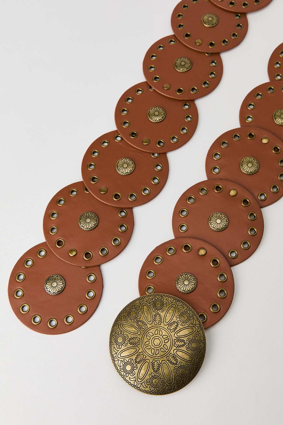 Vue alternative 2. Ceinture Western avec disque