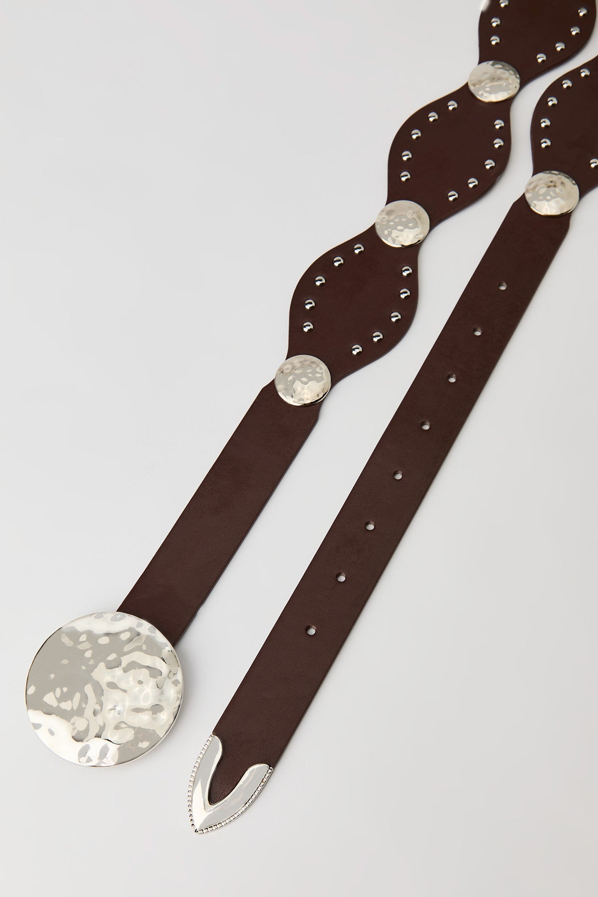 Vue alternative 2. Ceinture Western cloutée festionnée