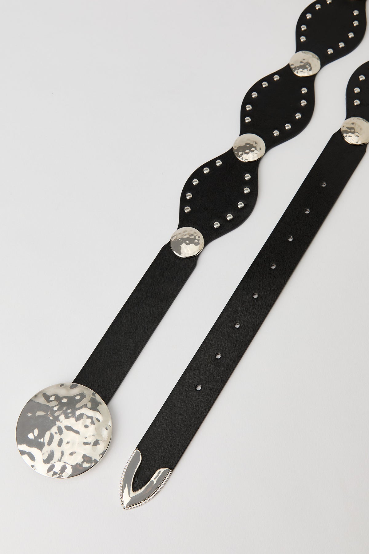 Vue alternative 2. Ceinture Western cloutée festionnée