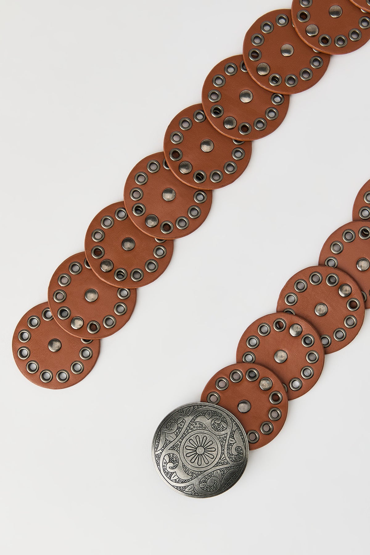 Vue alternative 2. Ceinture avec disques western