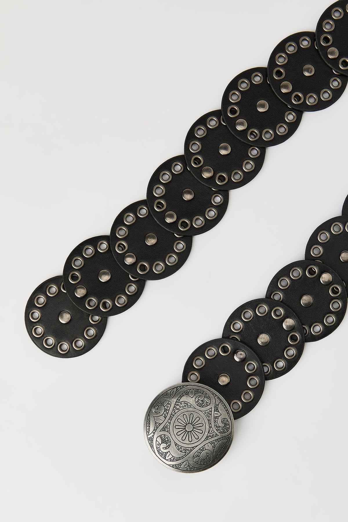 Vue alternative 2. Ceinture avec disques western
