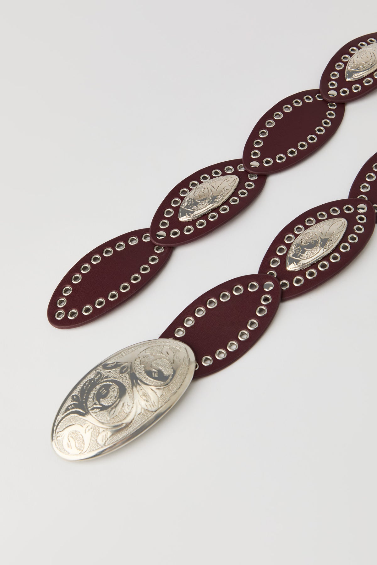 Vue alternative 2. Ceinture western avec boucle ovale
