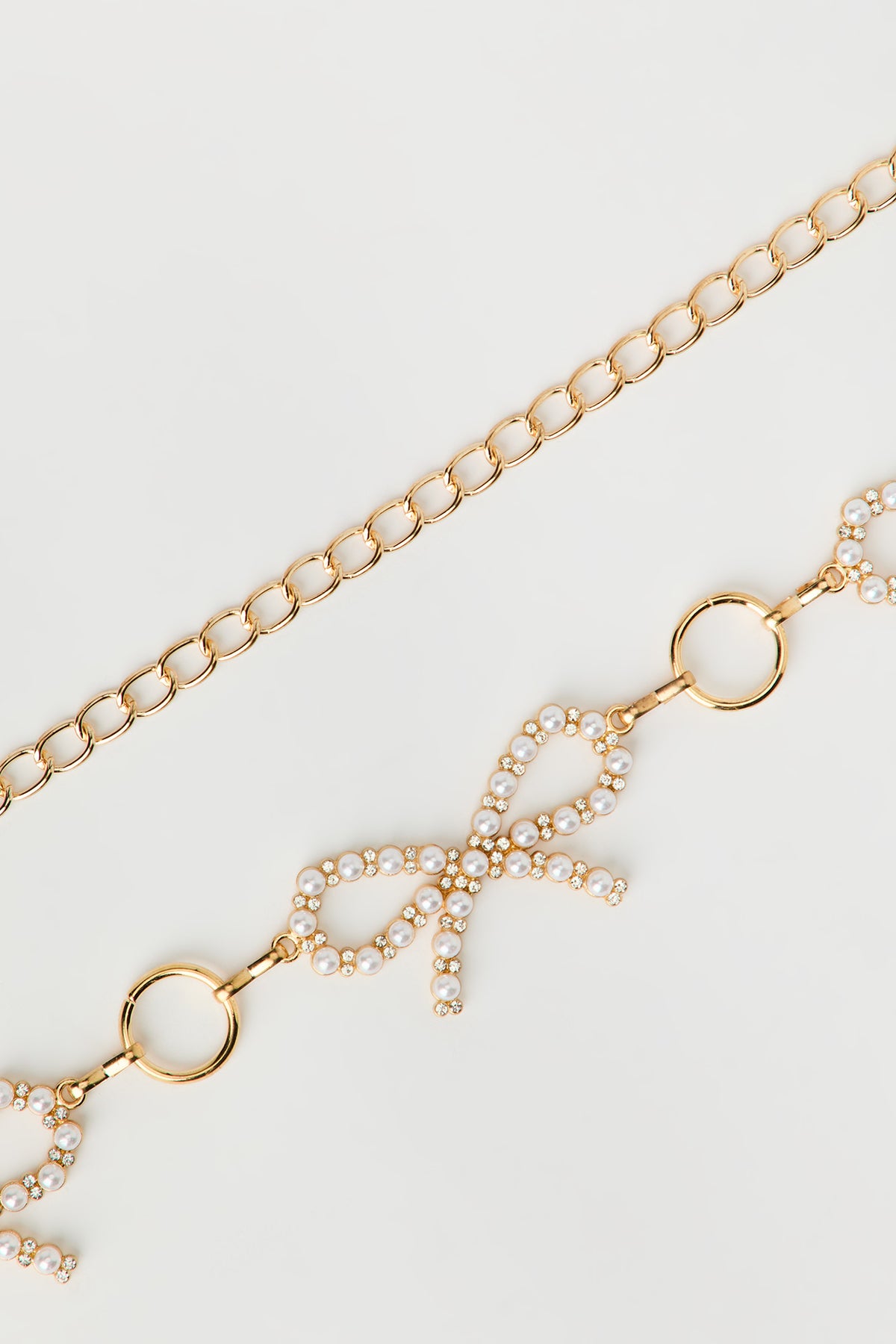 Alt View 2. Pearl Bow Chain Belt - Gold
