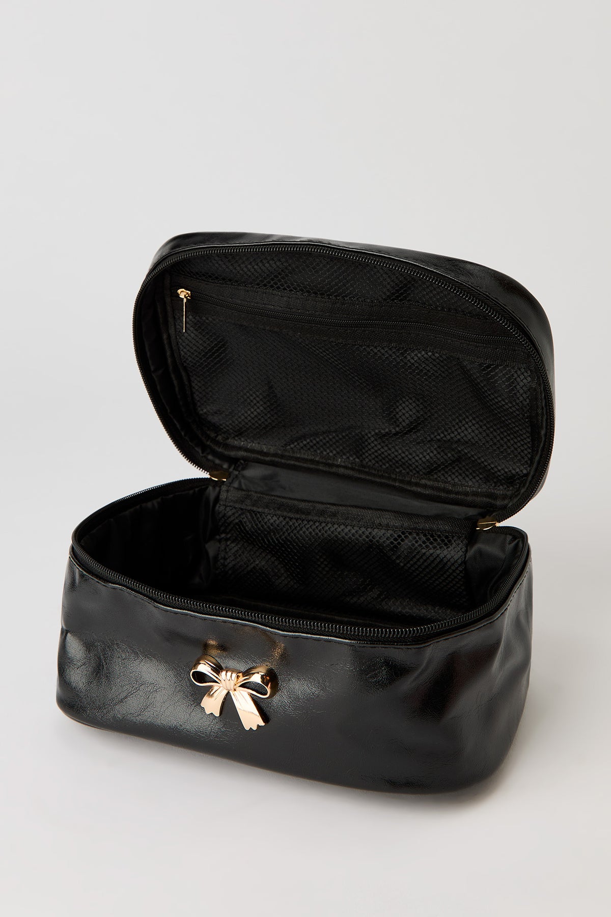 Vue alternative 2. Trousse à maquillage avec boucle
