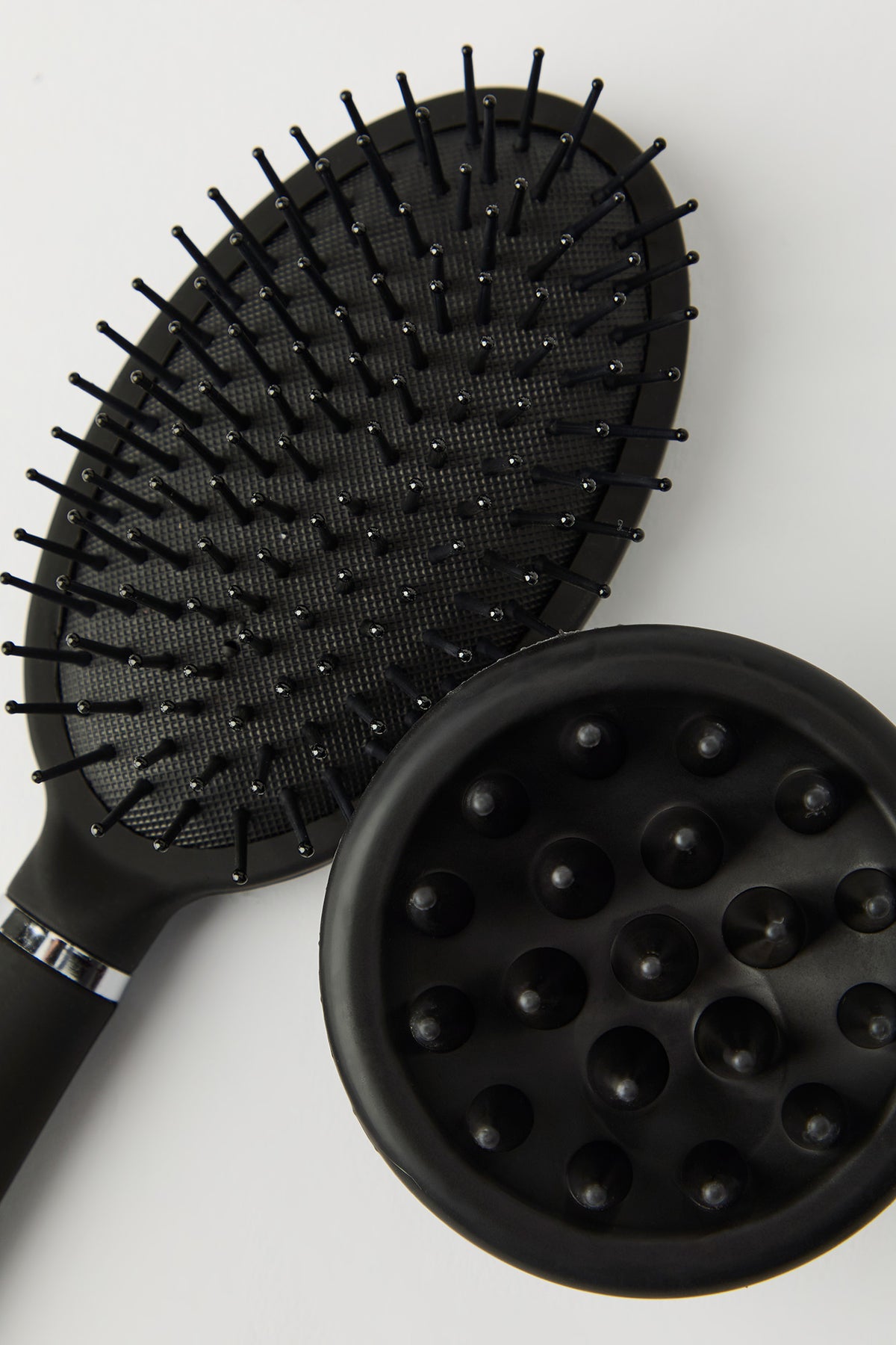 Vue alternative 2. Ensemble avec brosse à cheveux et brosse massante