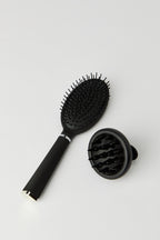 Ensemble avec brosse à cheveux et brosse massante