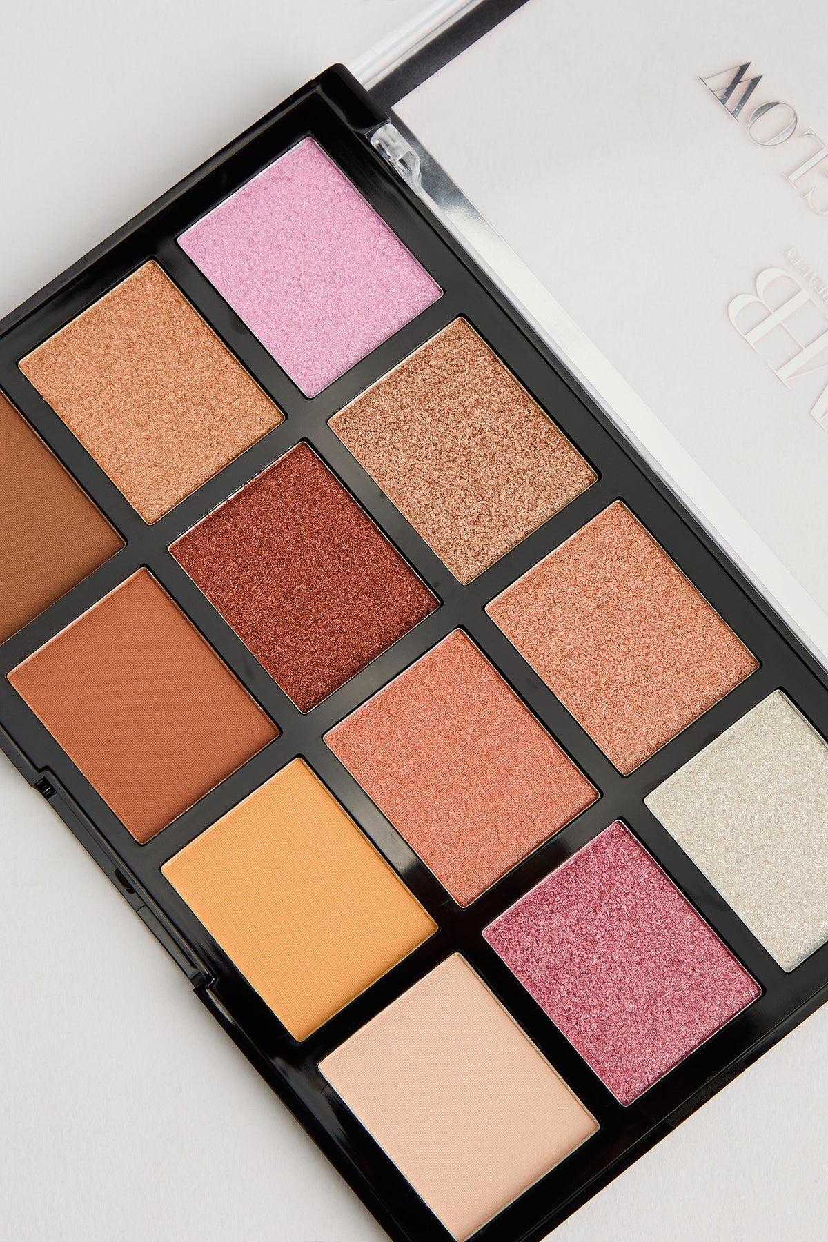 Alt View 2. Contour & Highlight Makeup Palette (12 Colours) - Beige