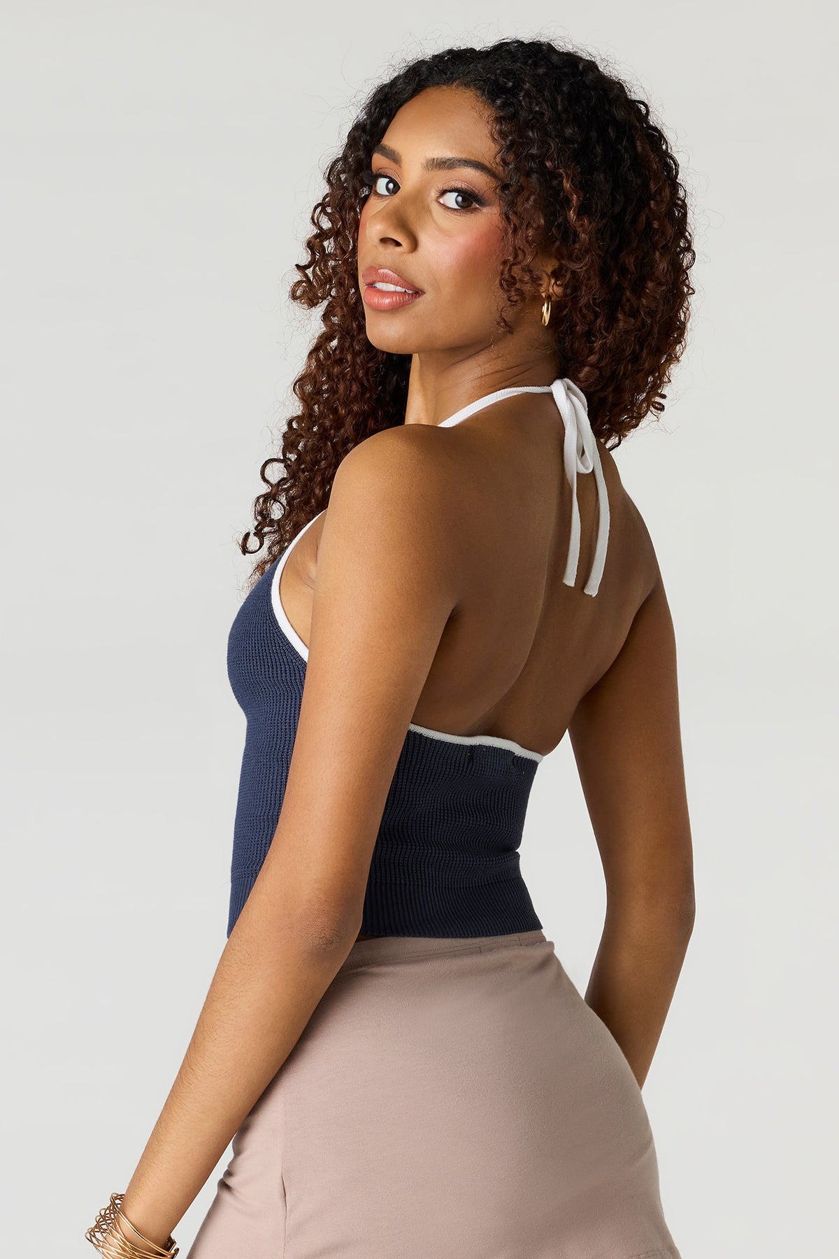Alt View 2. Contrast Knit Halter Top - Navy