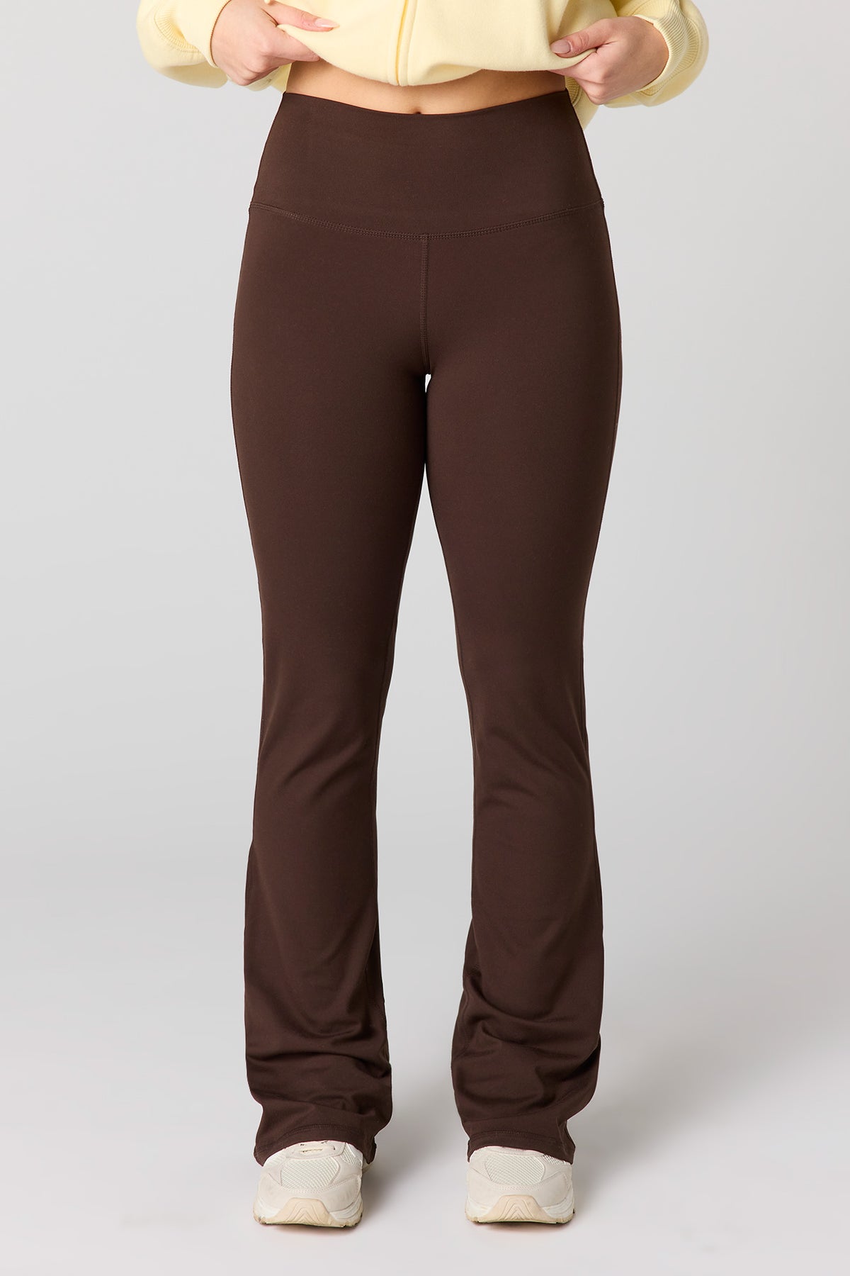 Vue alternative 2. Pantalon Active à jambe évasée avec poches arrière