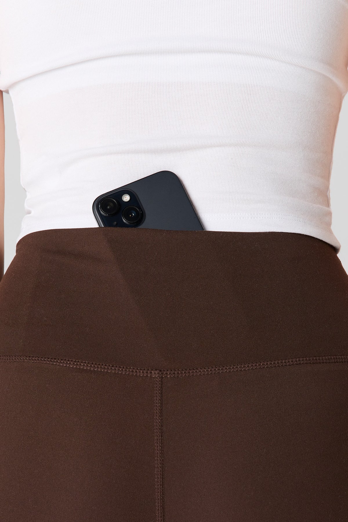 Vue alternative 4. Pantalon Active à jambe évasée avec poches arrière