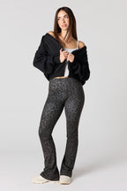 Pantalon Active à jambe évasée avec poches arrière