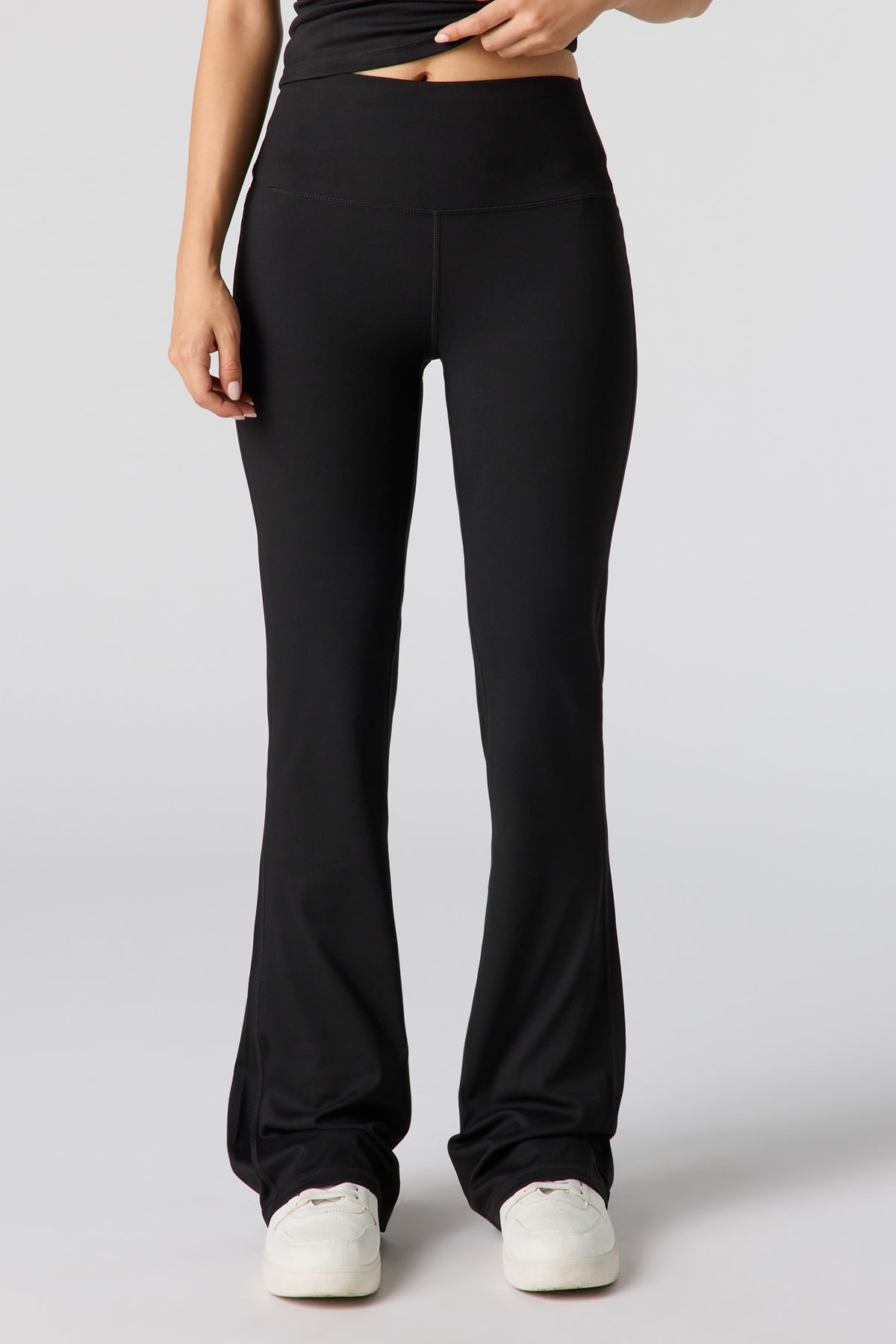 Vue alternative 2. Pantalon à jambe évasée Active avec poche arrière
