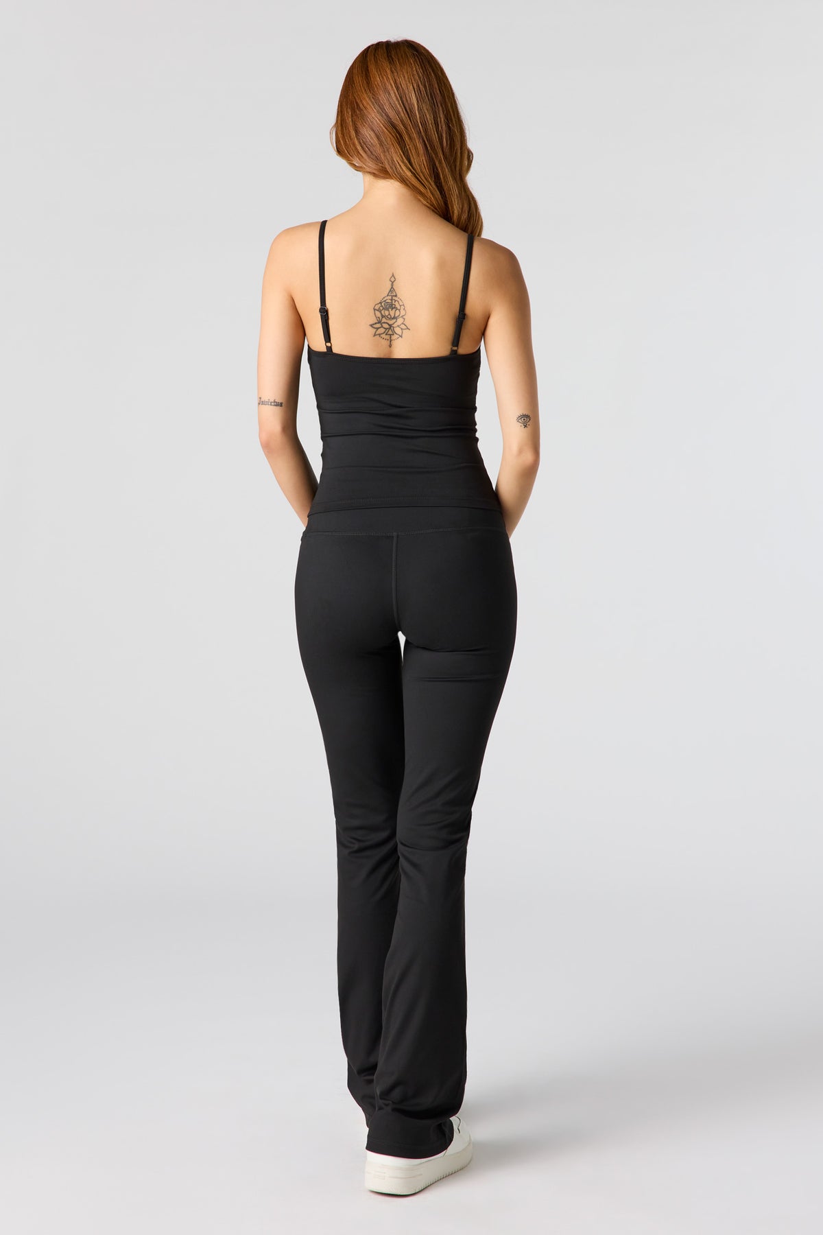 Vue alternative 3. Pantalon à jambe évasée Active avec poche arrière