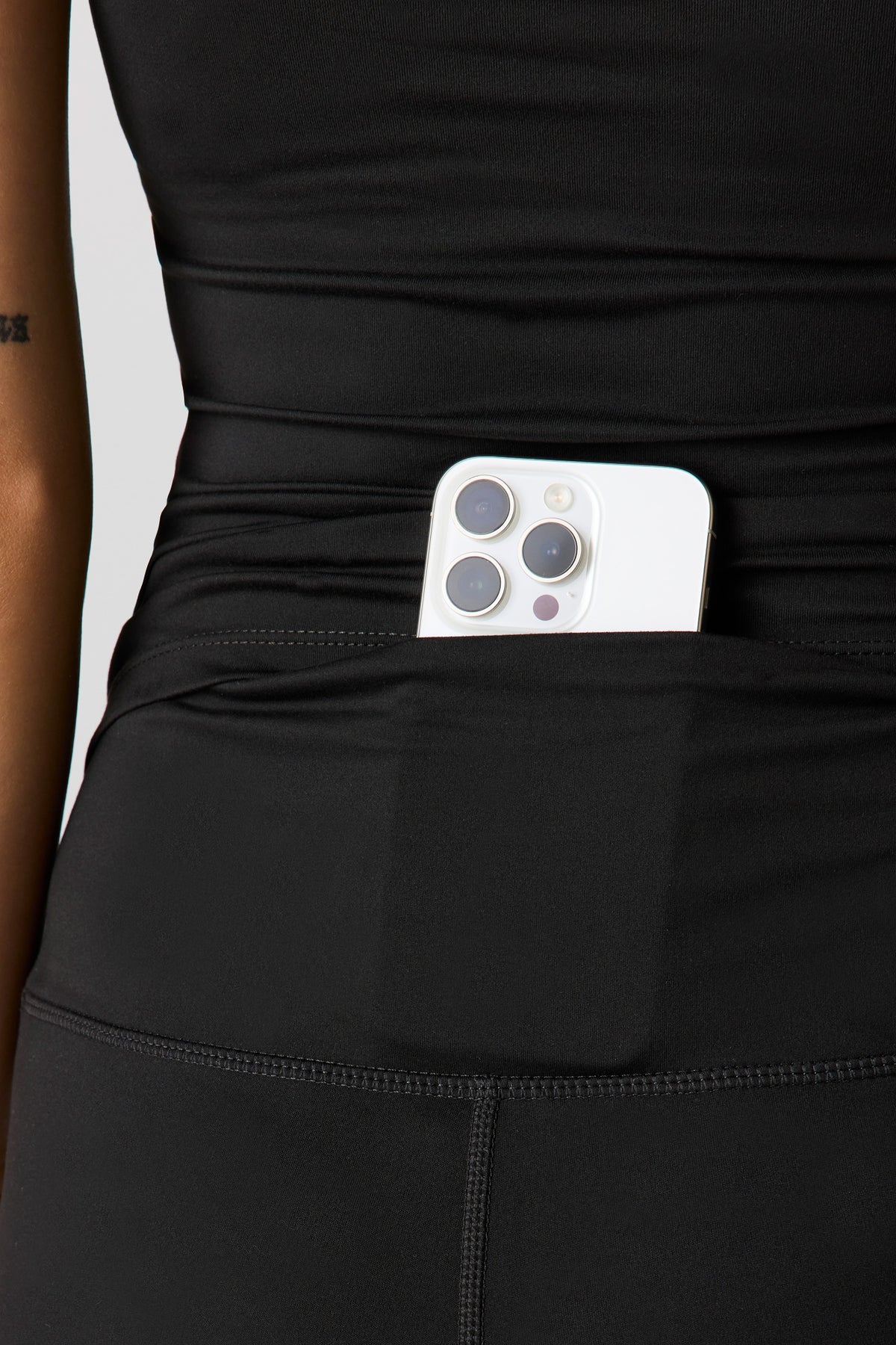Vue alternative 4. Pantalon à jambe évasée Active avec poche arrière