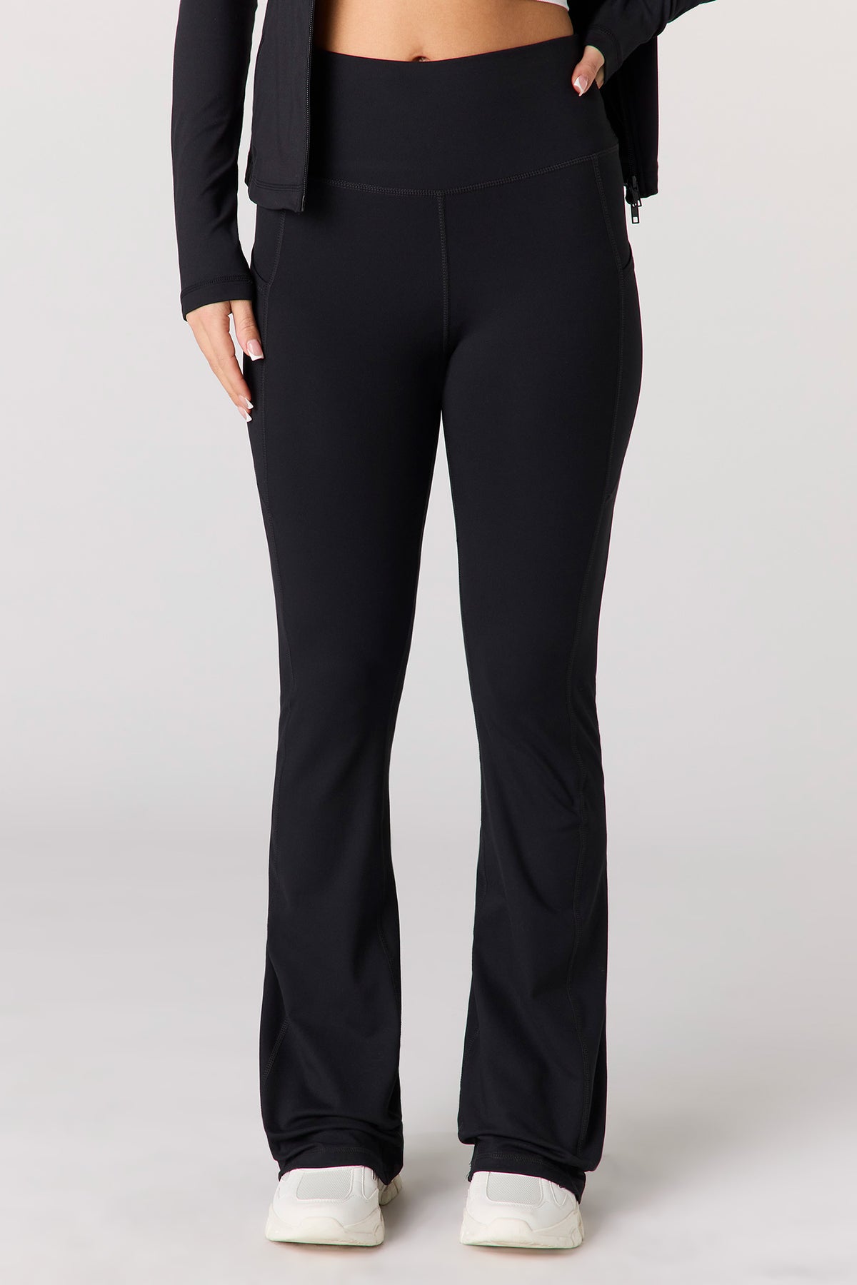 Vue alternative 2. Pantalon Active à jambe évasée avec poches latérales