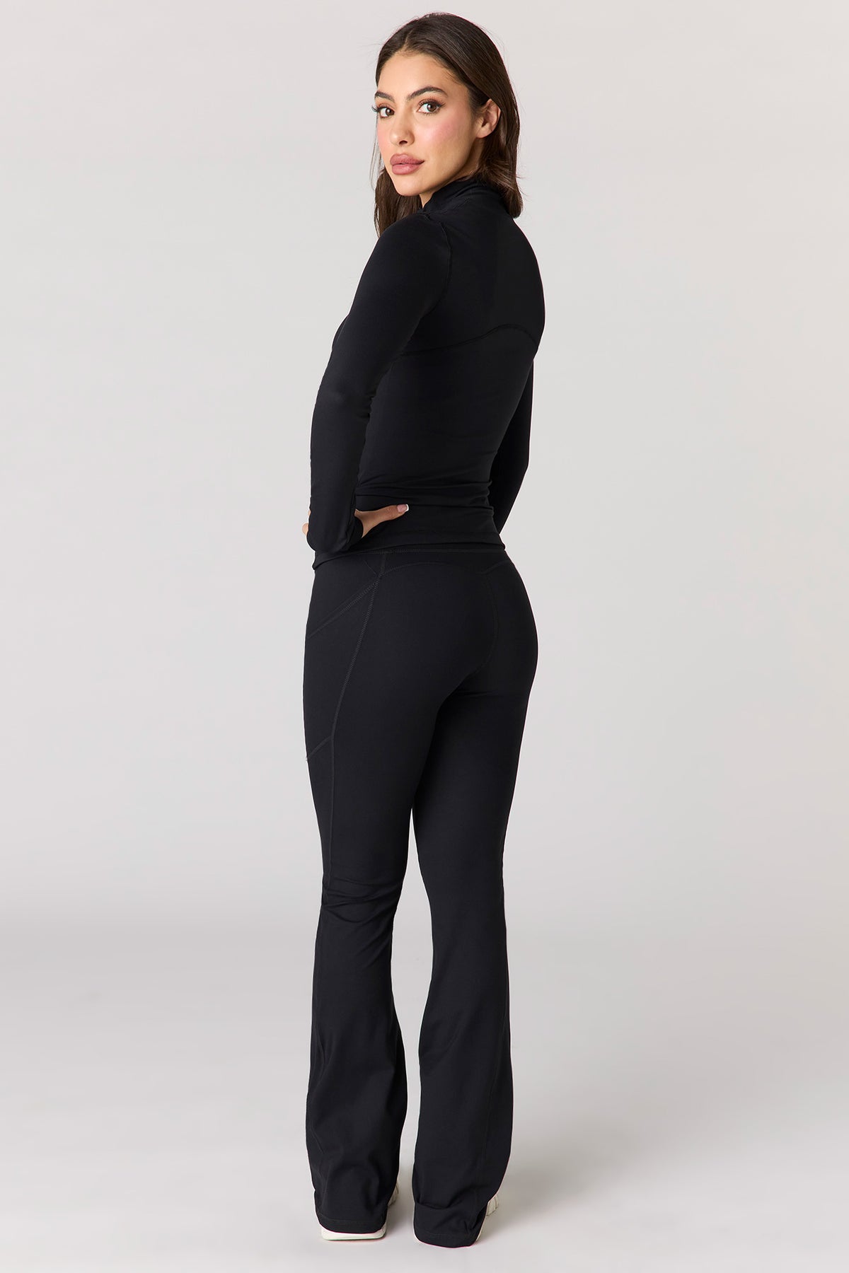 Vue alternative 3. Pantalon Active à jambe évasée avec poches latérales