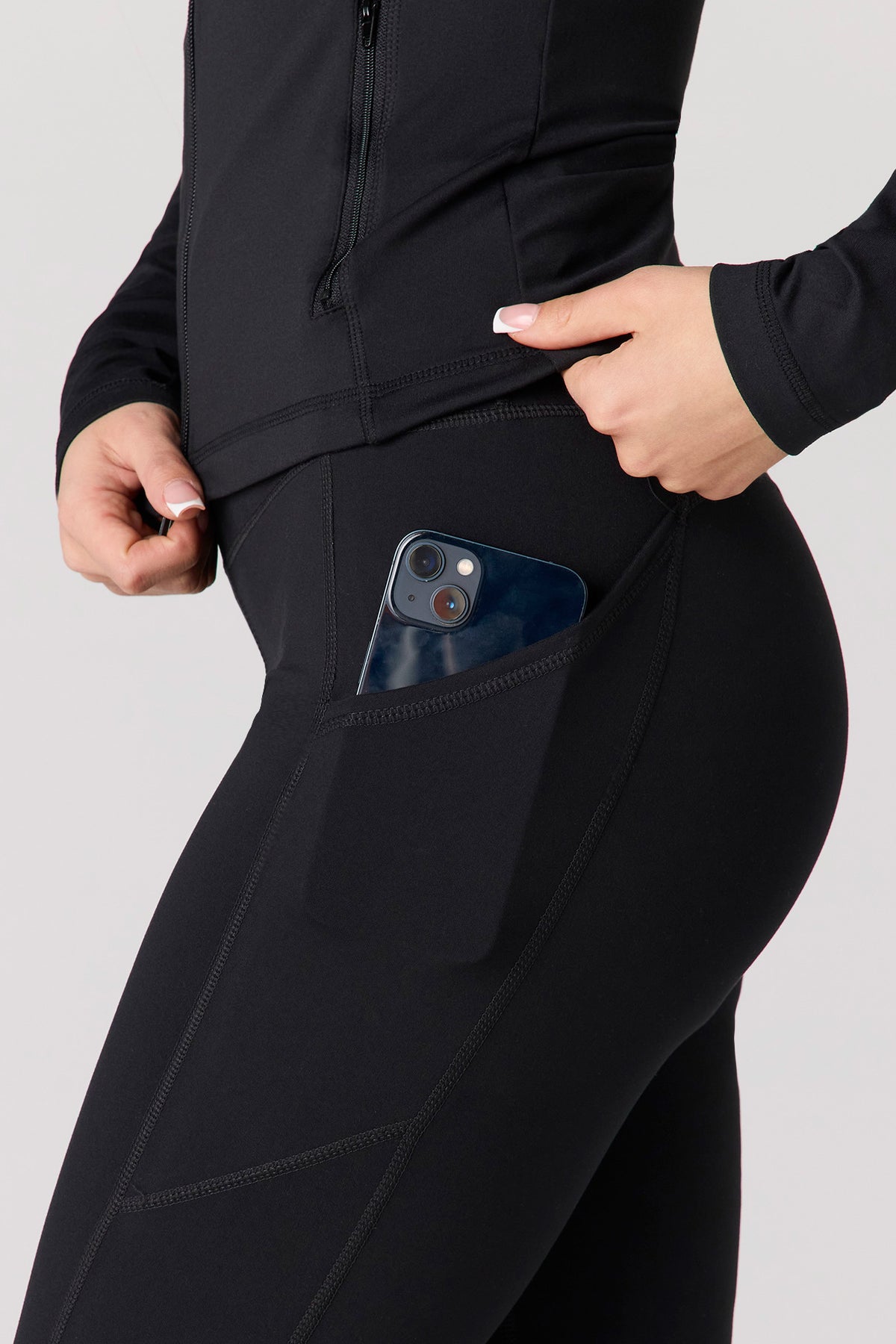 Vue alternative 4. Pantalon Active à jambe évasée avec poches latérales