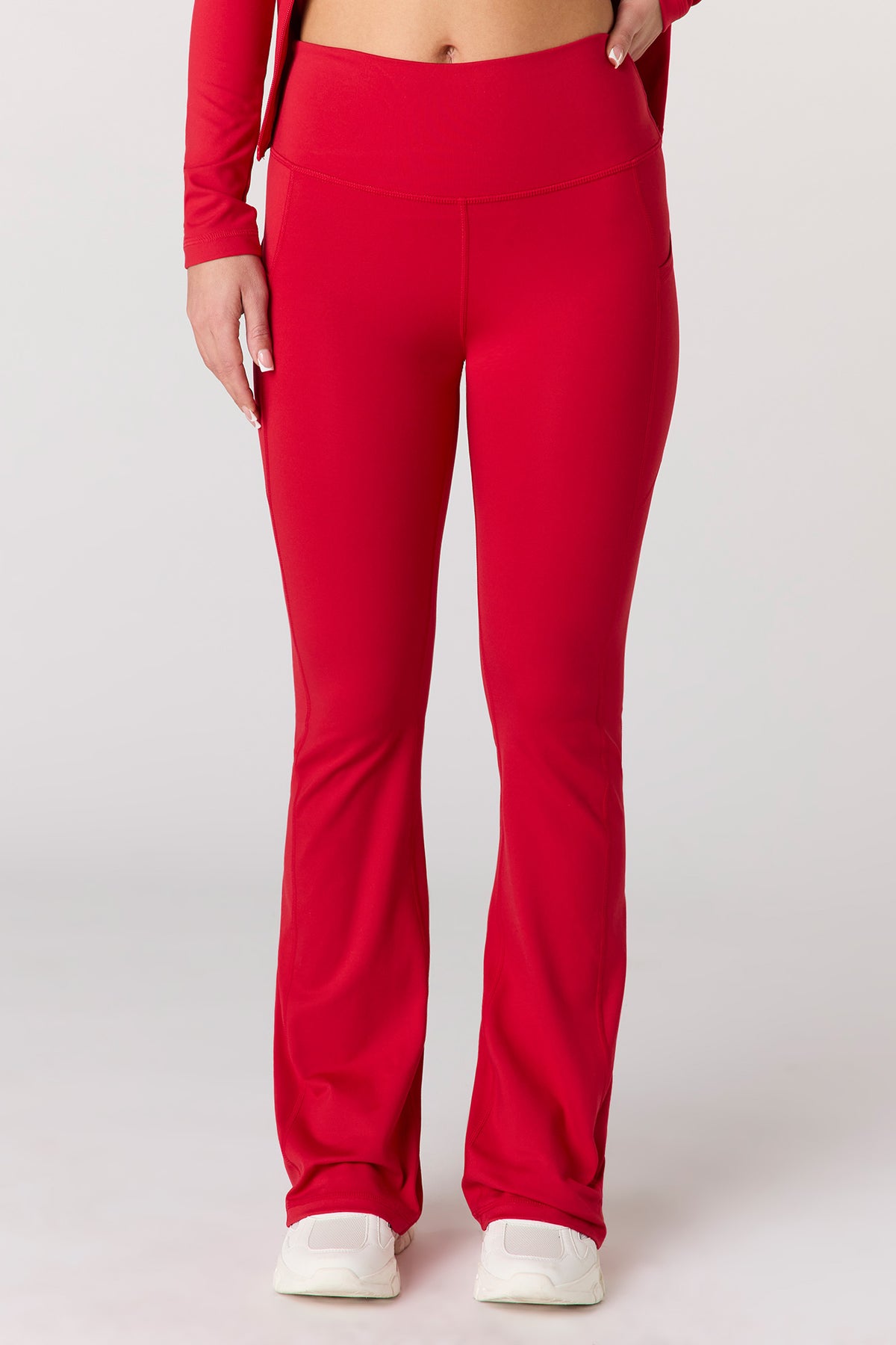 Vue alternative 11. Pantalon Active à jambe évasée avec poches latérales