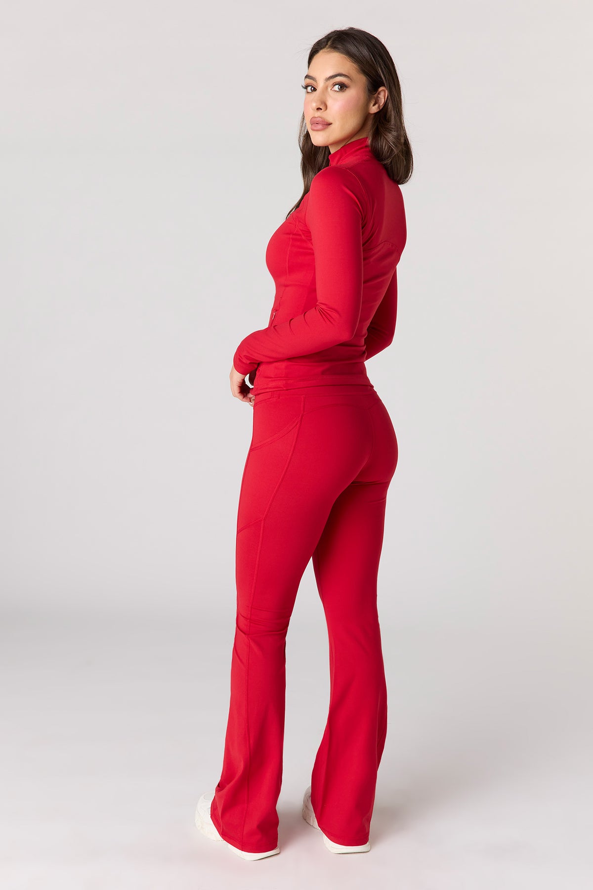 Vue alternative 12. Pantalon Active à jambe évasée avec poches latérales