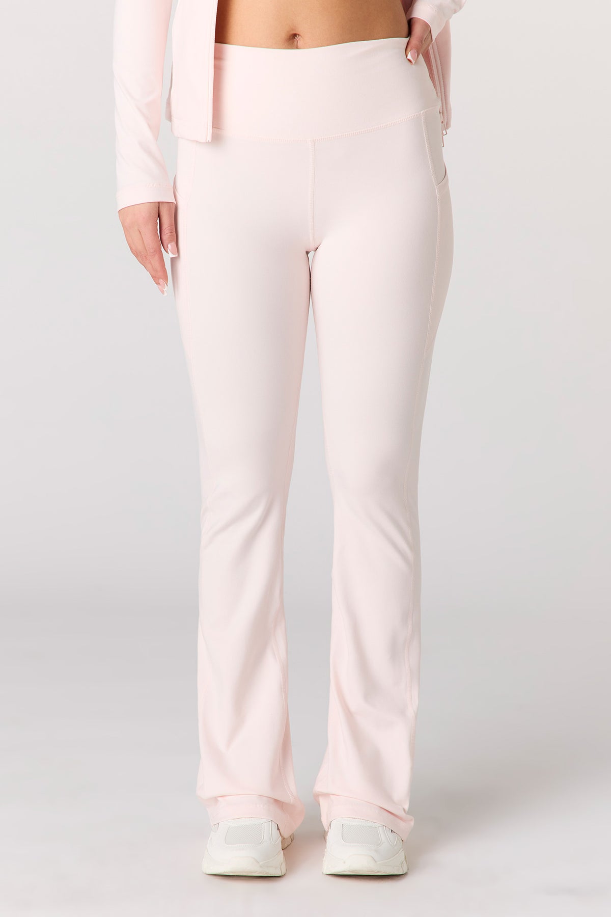 Vue alternative 2. Pantalon Active à jambe évasée avec poches latérales