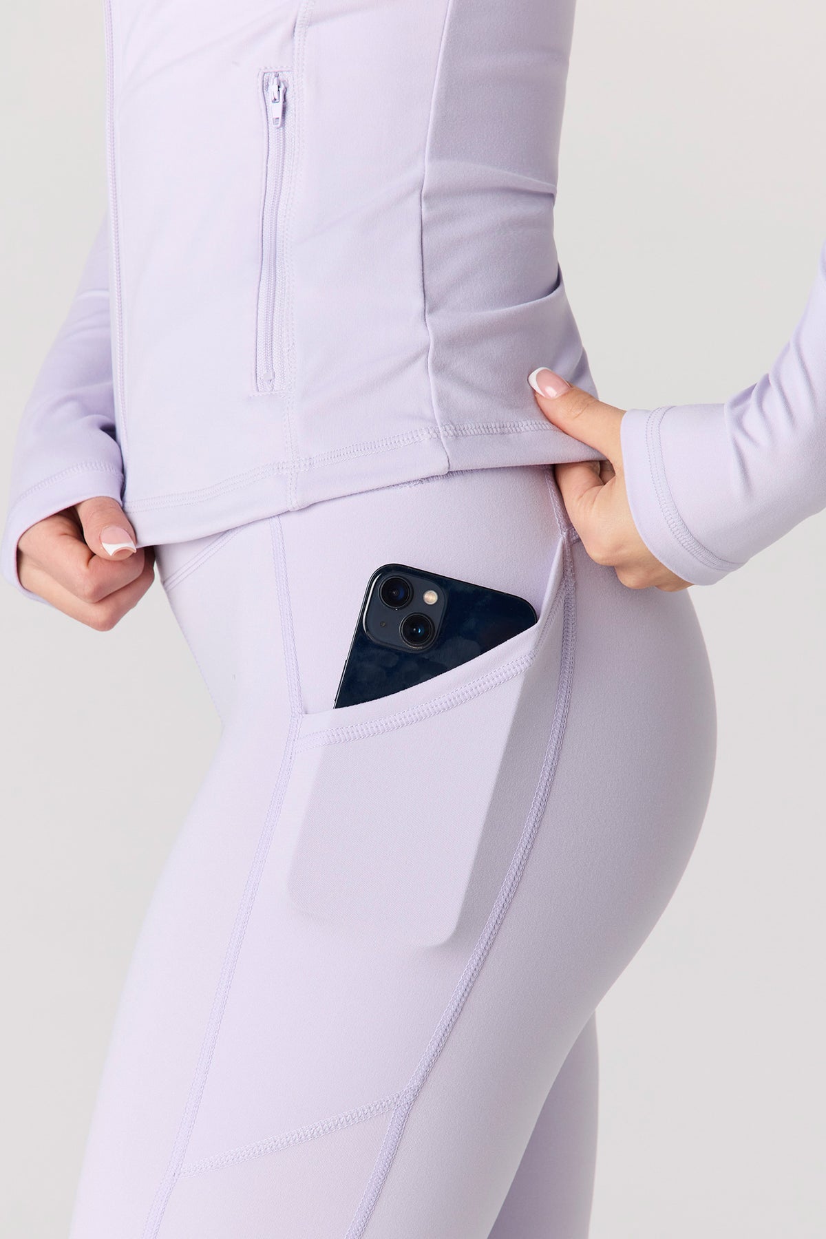 Vue alternative 21. Pantalon Active à jambe évasée avec poches latérales