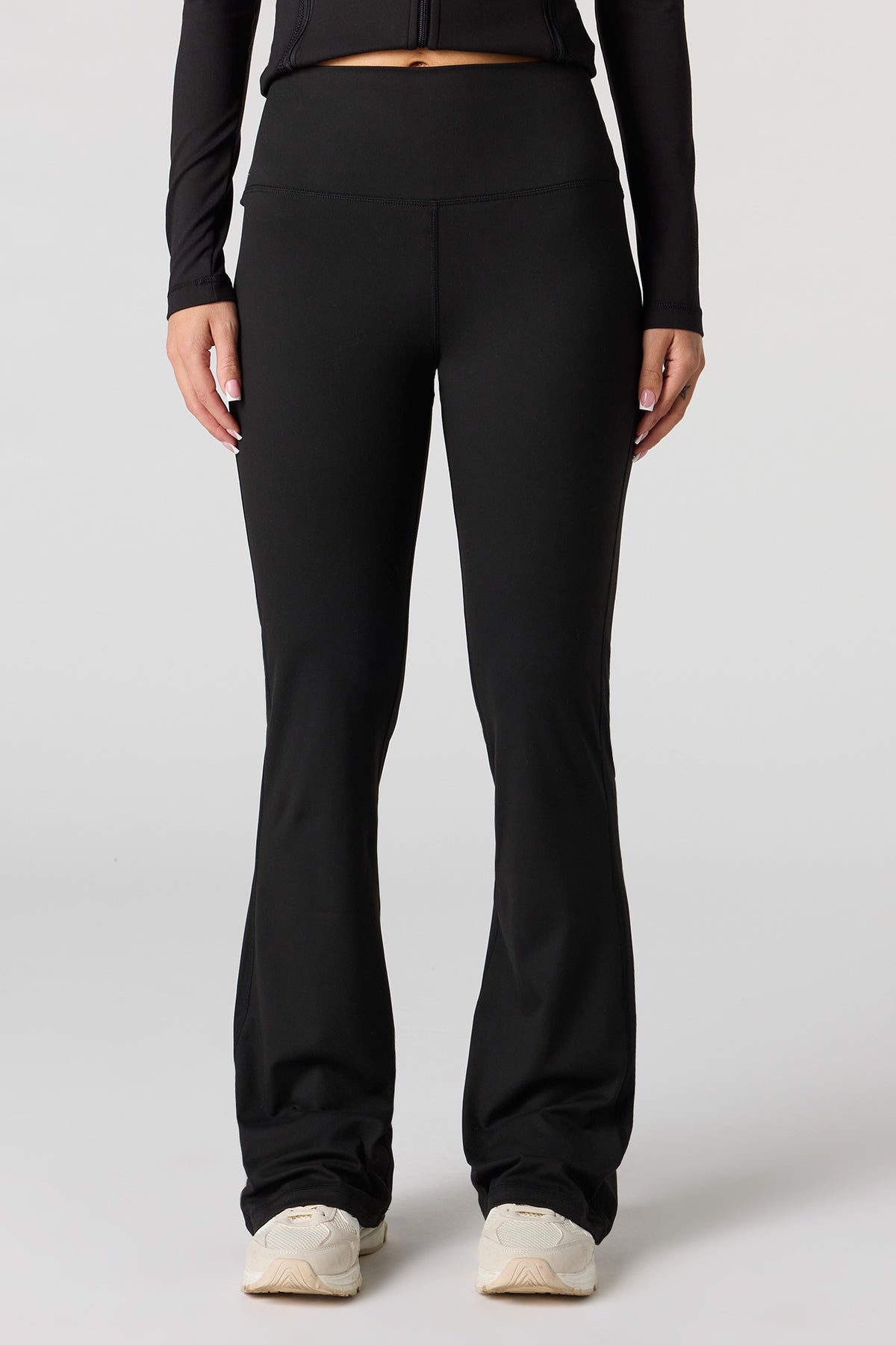 Vue alternative 2. Legging Active à jambe évasée avec poches arrière