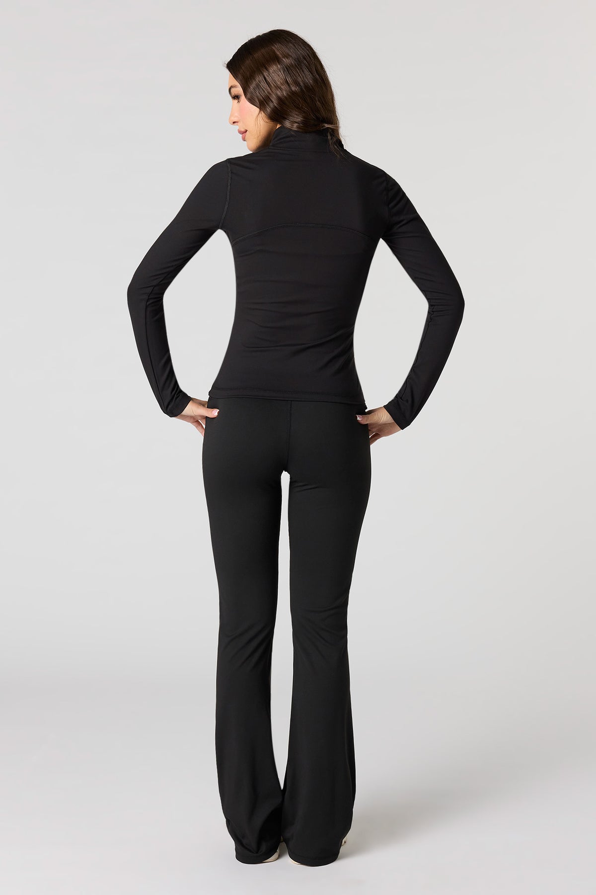Vue alternative 3. Legging Active à jambe évasée avec poches arrière