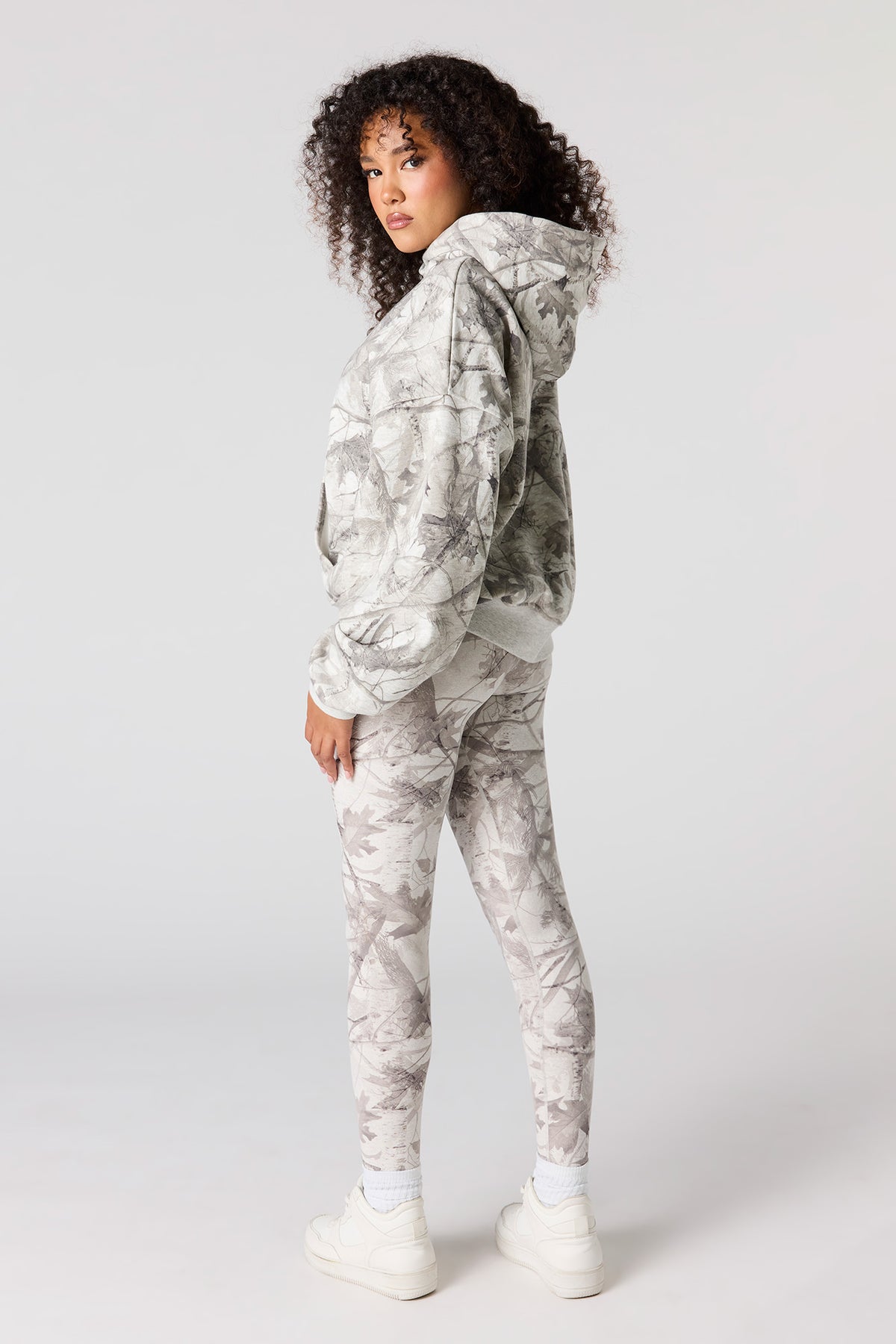 Alt View 3. U/A Legging - Camouflage