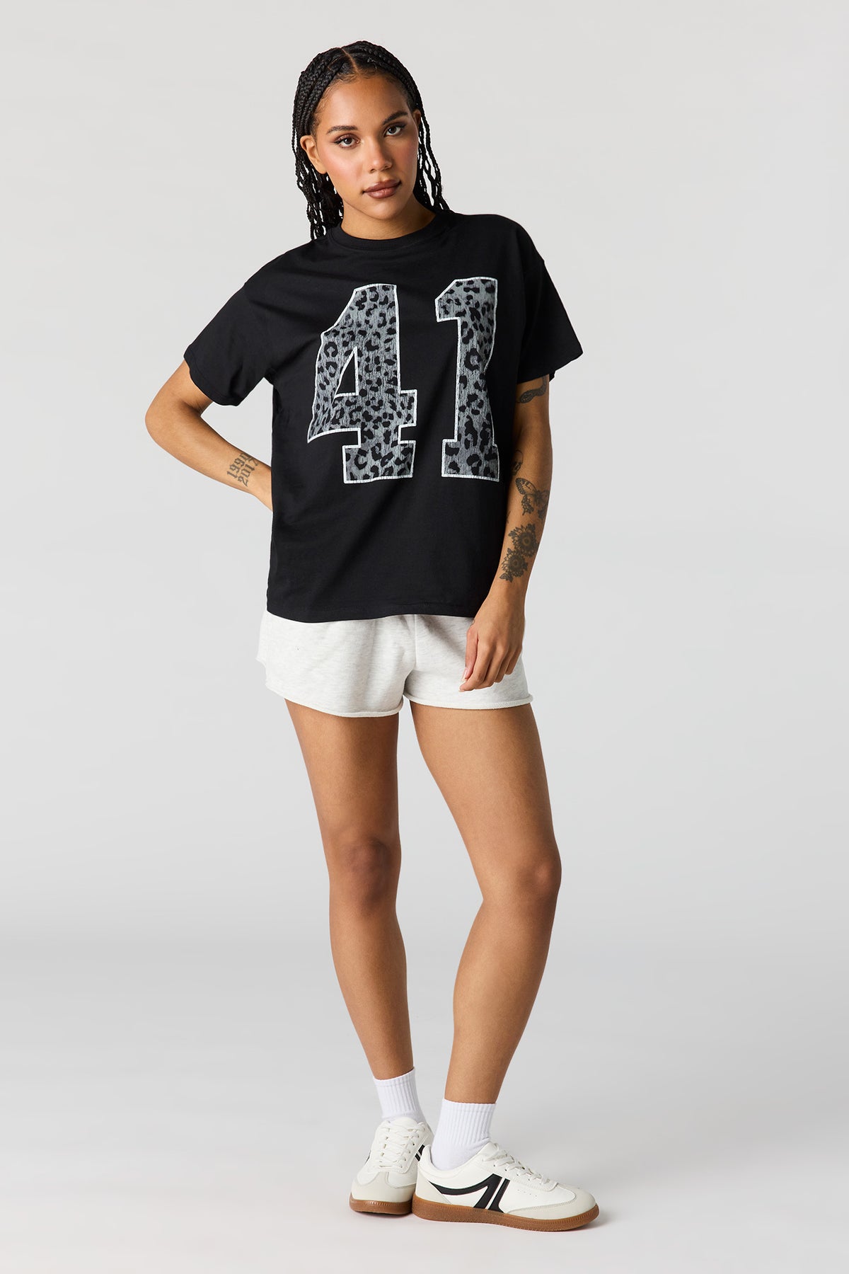 Vue alternative 2. T-shirt de coupe garçonne imprimé