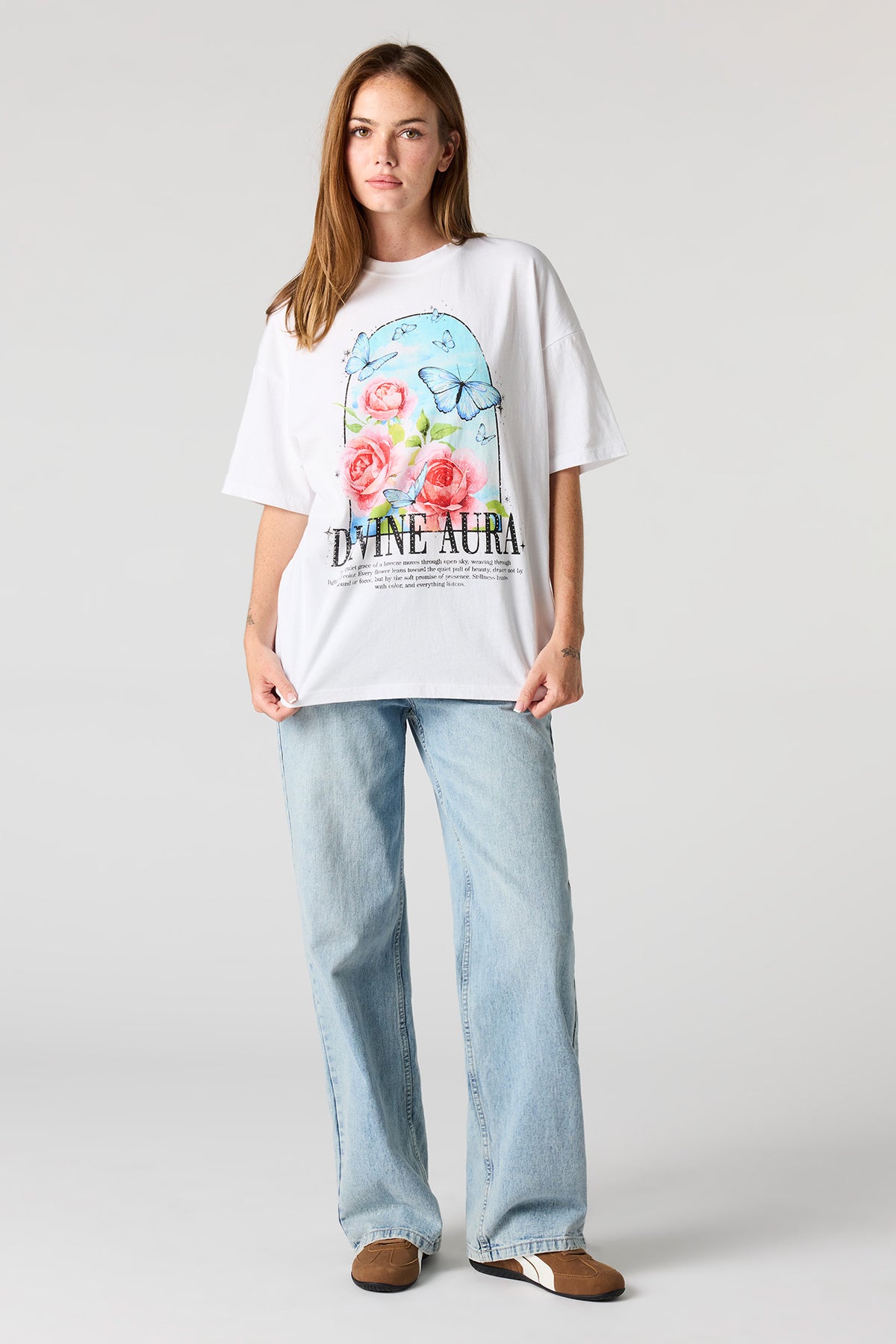 Alt View 3. Graphic Oversized Boyfriend T-Shirt - White