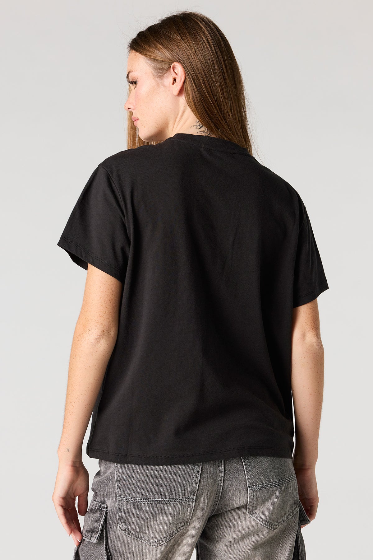 Alt View 2. Graphic Boxy Boyfriend T-Shirt - Black
