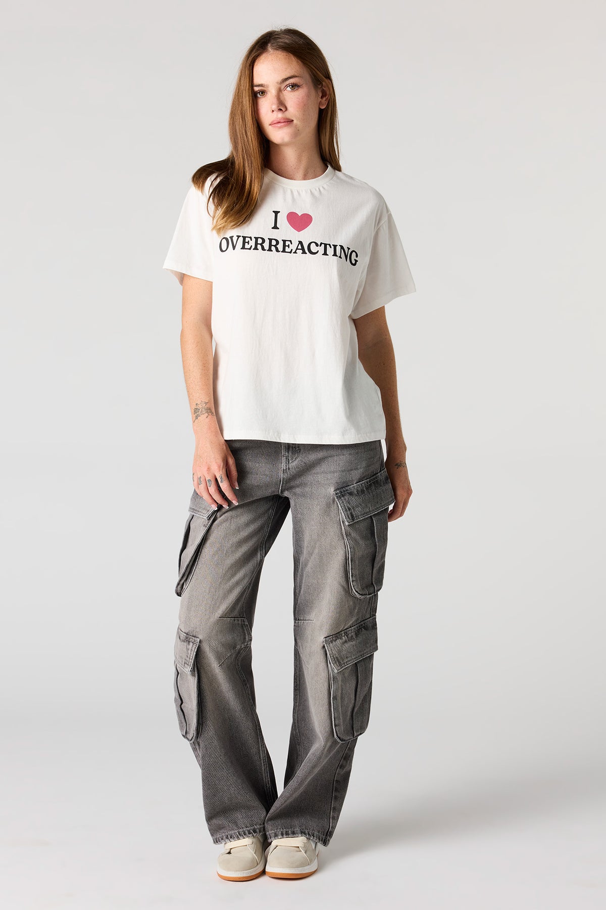 Alt View 3. Graphic Boxy Boyfriend T-Shirt - White