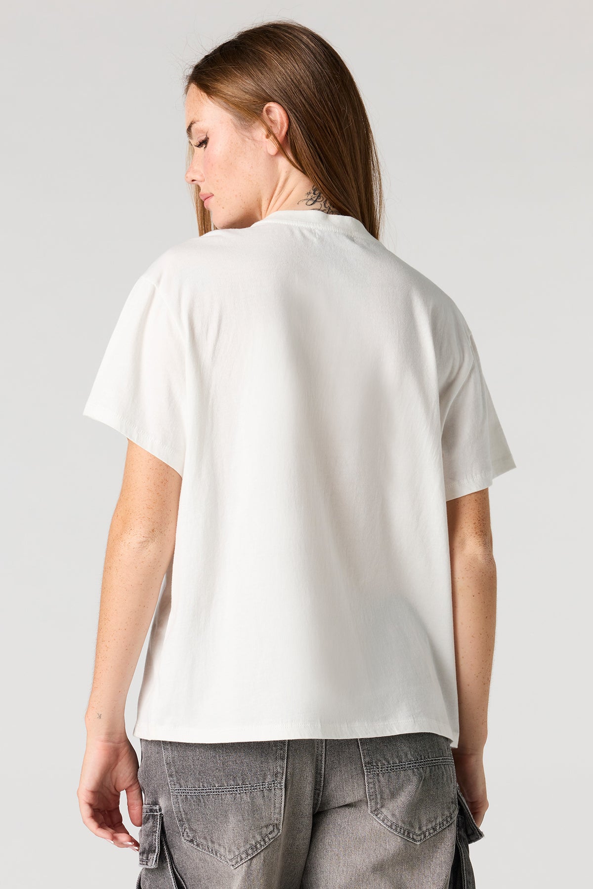 Alt View 2. Graphic Boxy Boyfriend T-Shirt - White