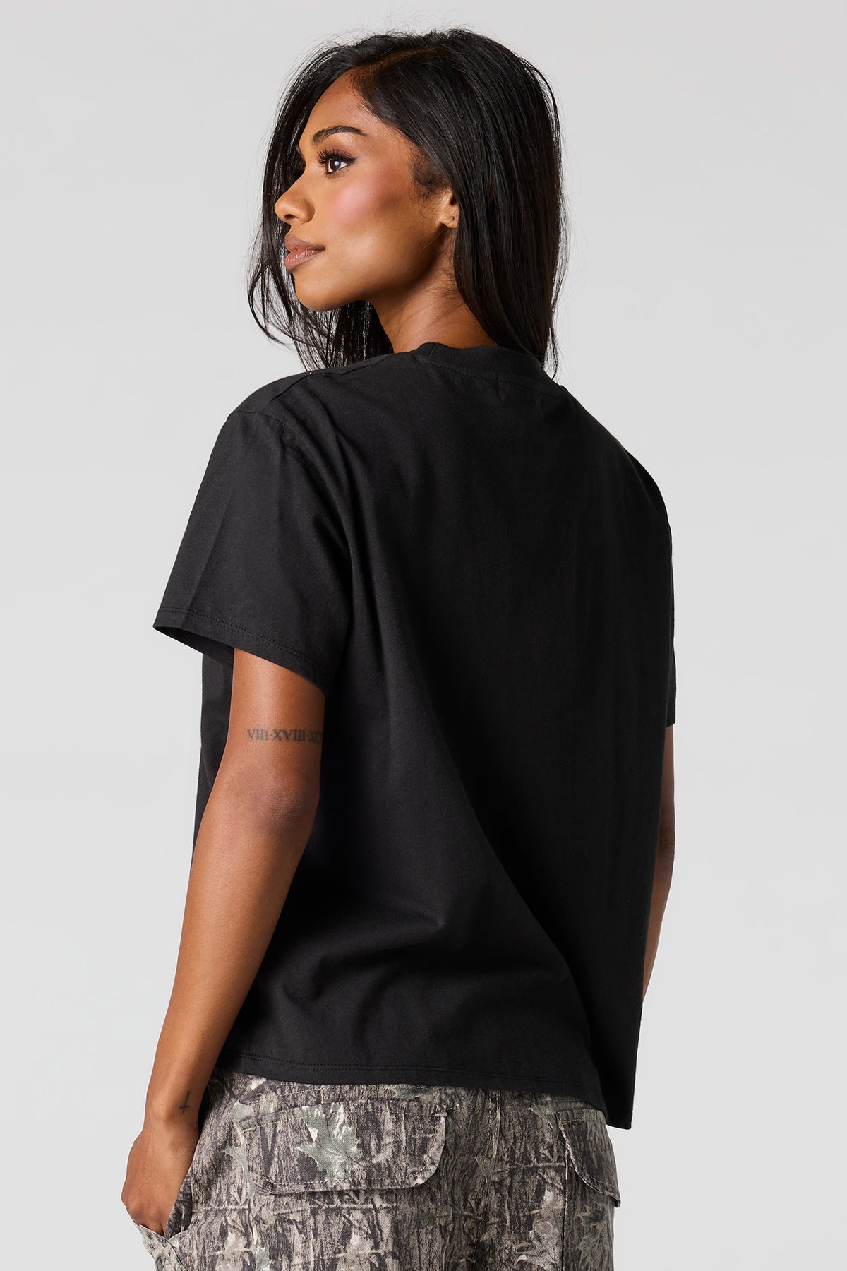Vue alternative 2. T-shirt carré de coupe garçonne à imprimé