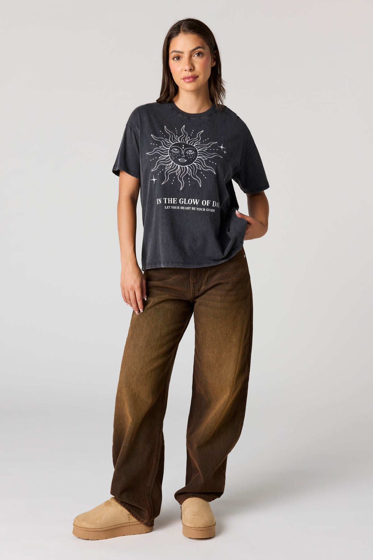 Vue alternative 3. T-shirt de coupe garçonne délavé à imprimé Cosmic