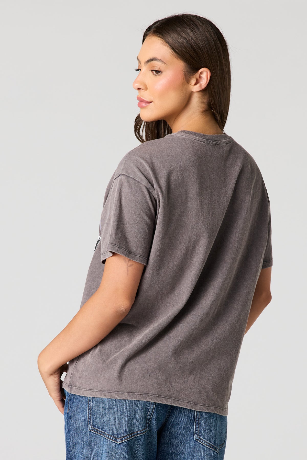 Alt View 2. Destination Graphic Washed Boyfriend T-Shirt - Charcoal