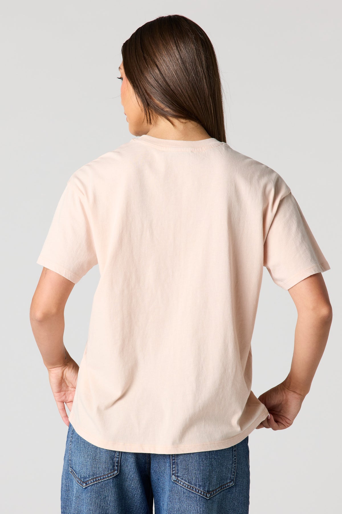 Vue alternative 2. T-shirt de coupe garçonne délavé à imprimé Destination