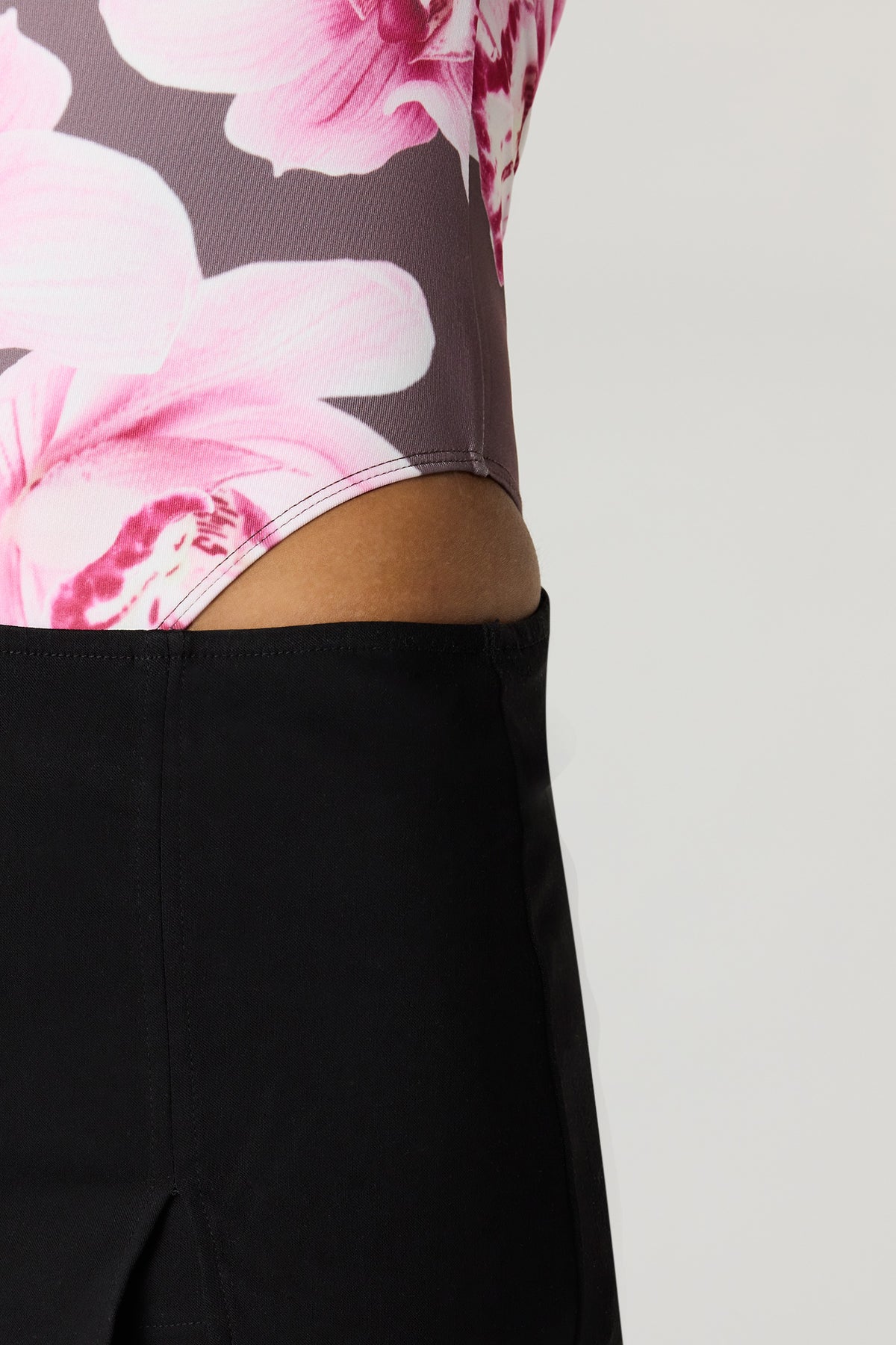 Vue alternative 4. Maillot Contour bain-de-soleil avec anneau