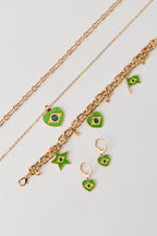 Ensemble avec boucles d'oreilles, collier et bracelet à motif de drapeau du Brésil