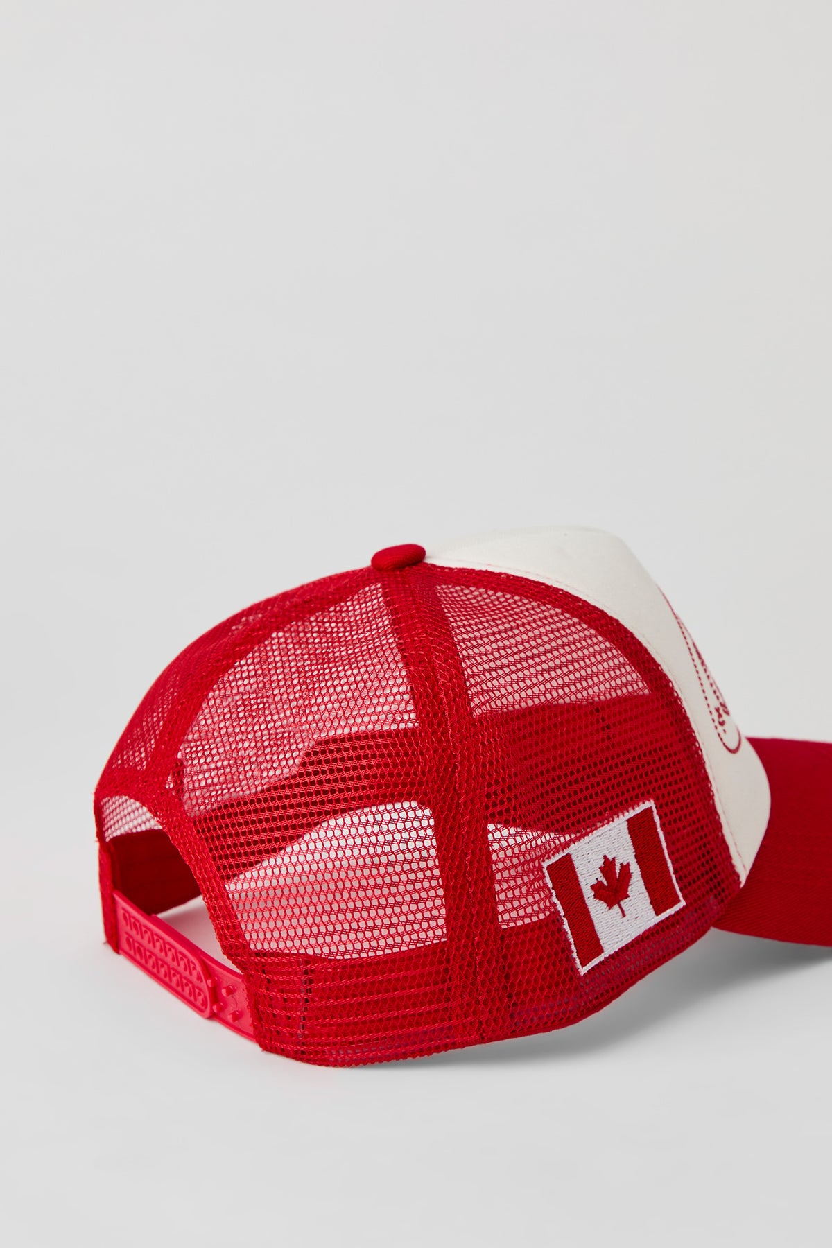 Vue alternative 3. Casquette de camionneur à imprimé Canada avec pierres du Rhin